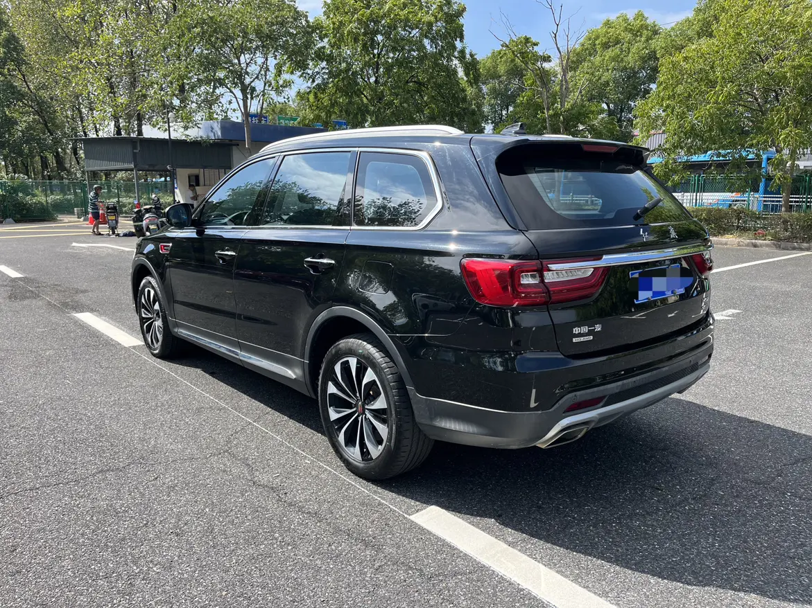 Hongqi HS7