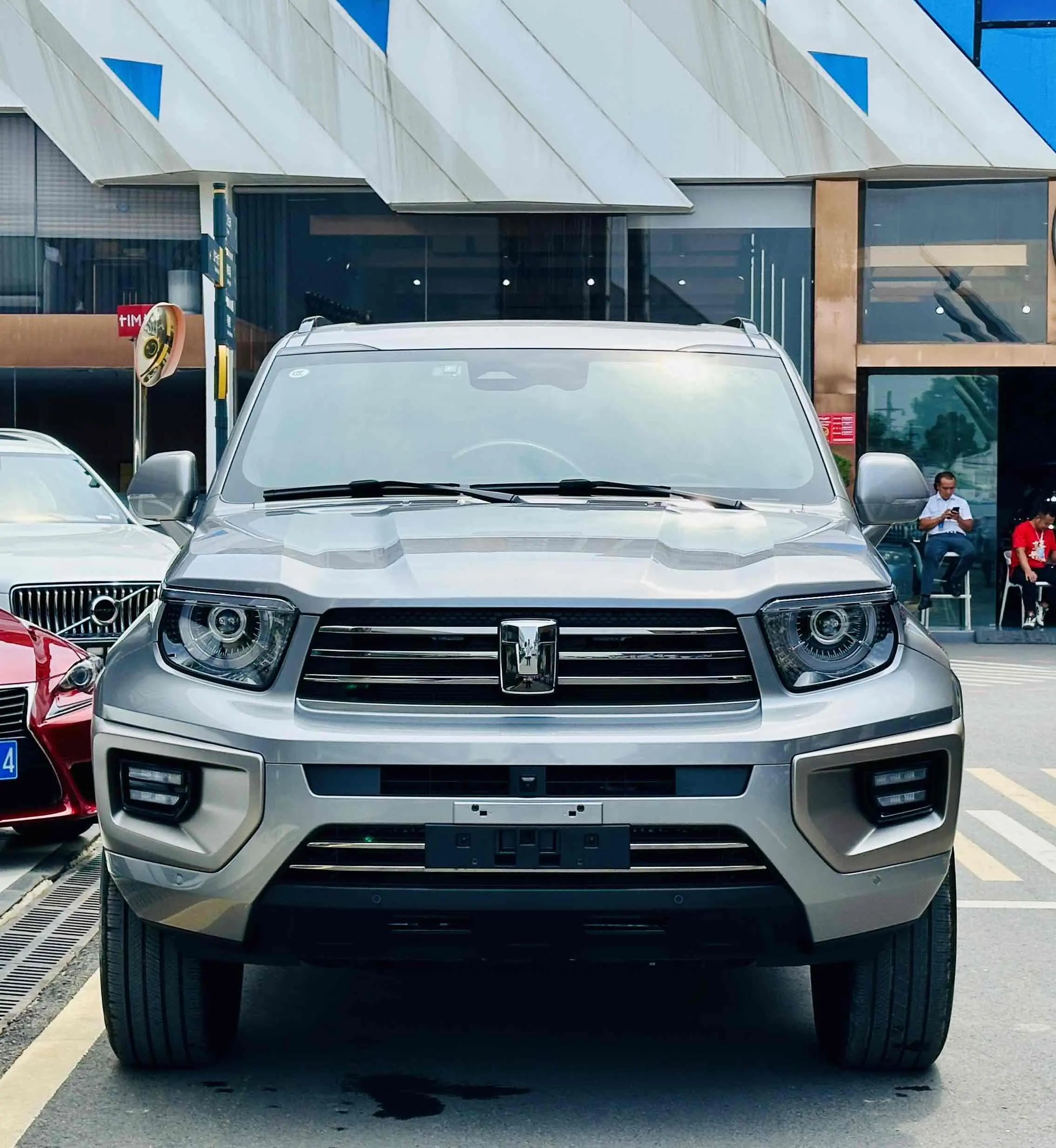 Tank 700 Hi4-T  из Китая