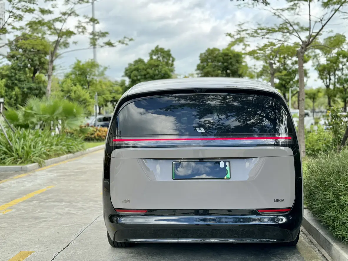 Lixiang MEGA
