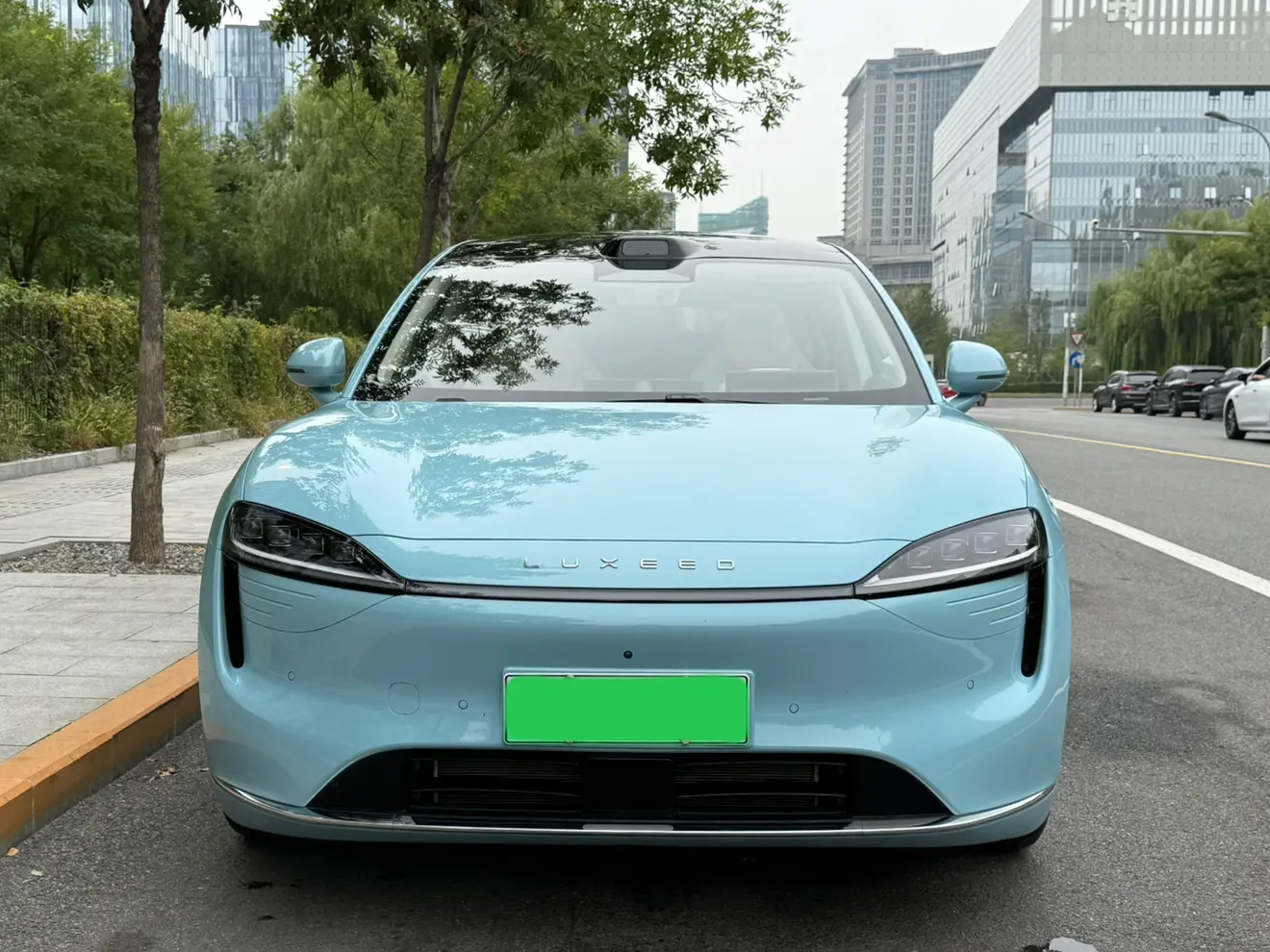 Luxeed Zhijie R7