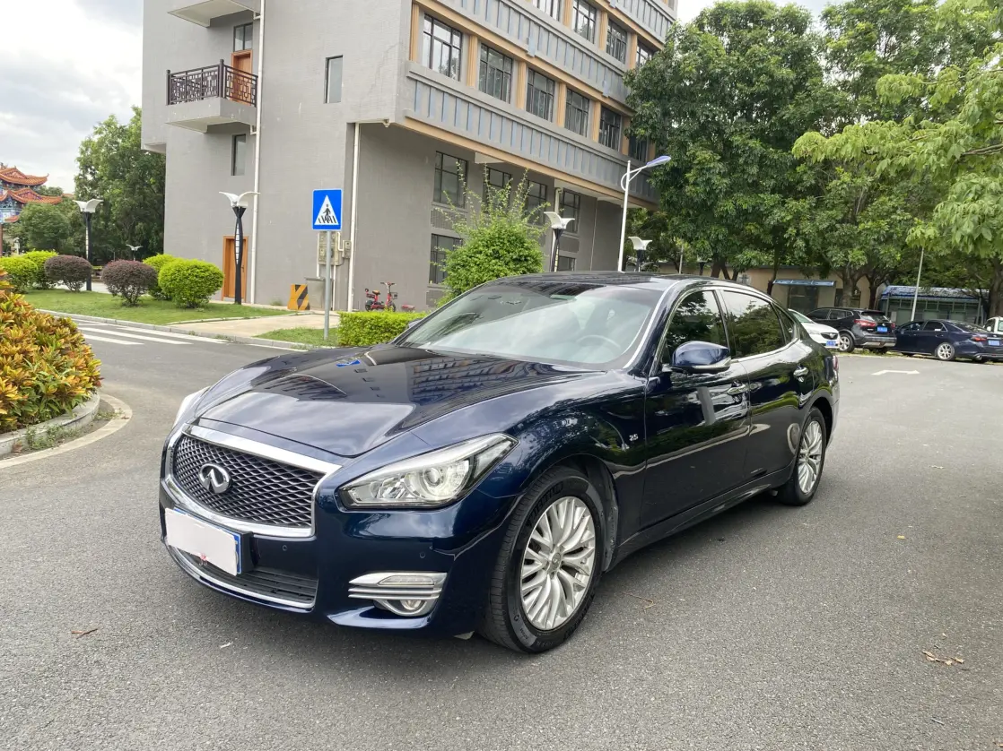 Infiniti Q70