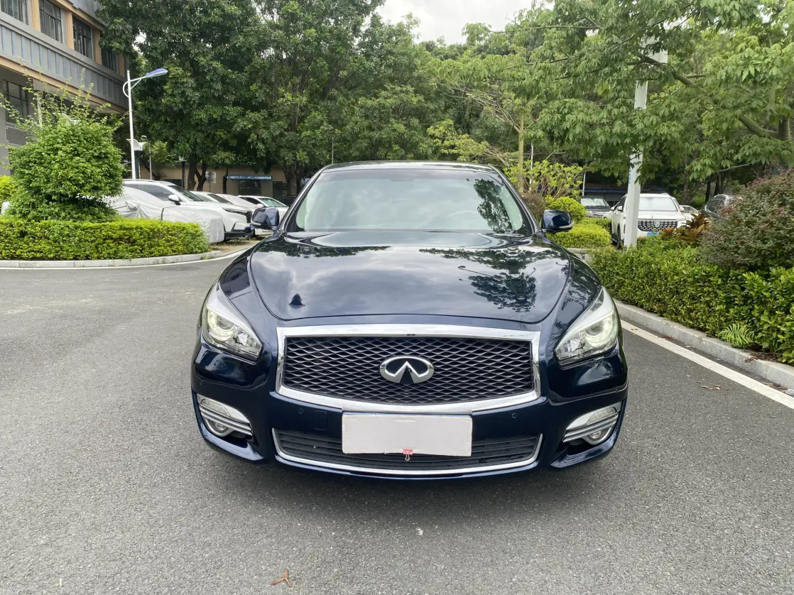 Infiniti Q70