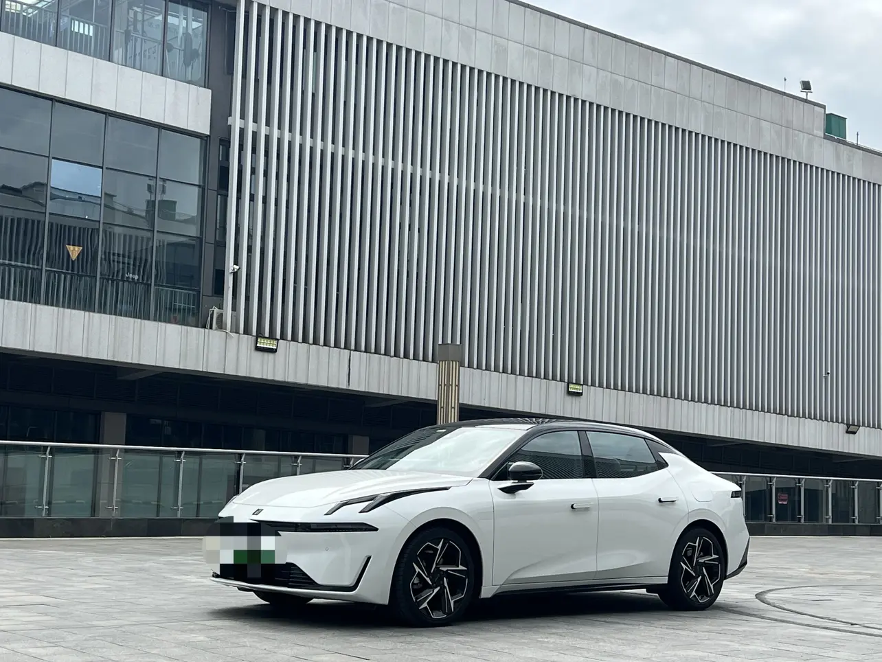 Lynk & Co 07 EM-P