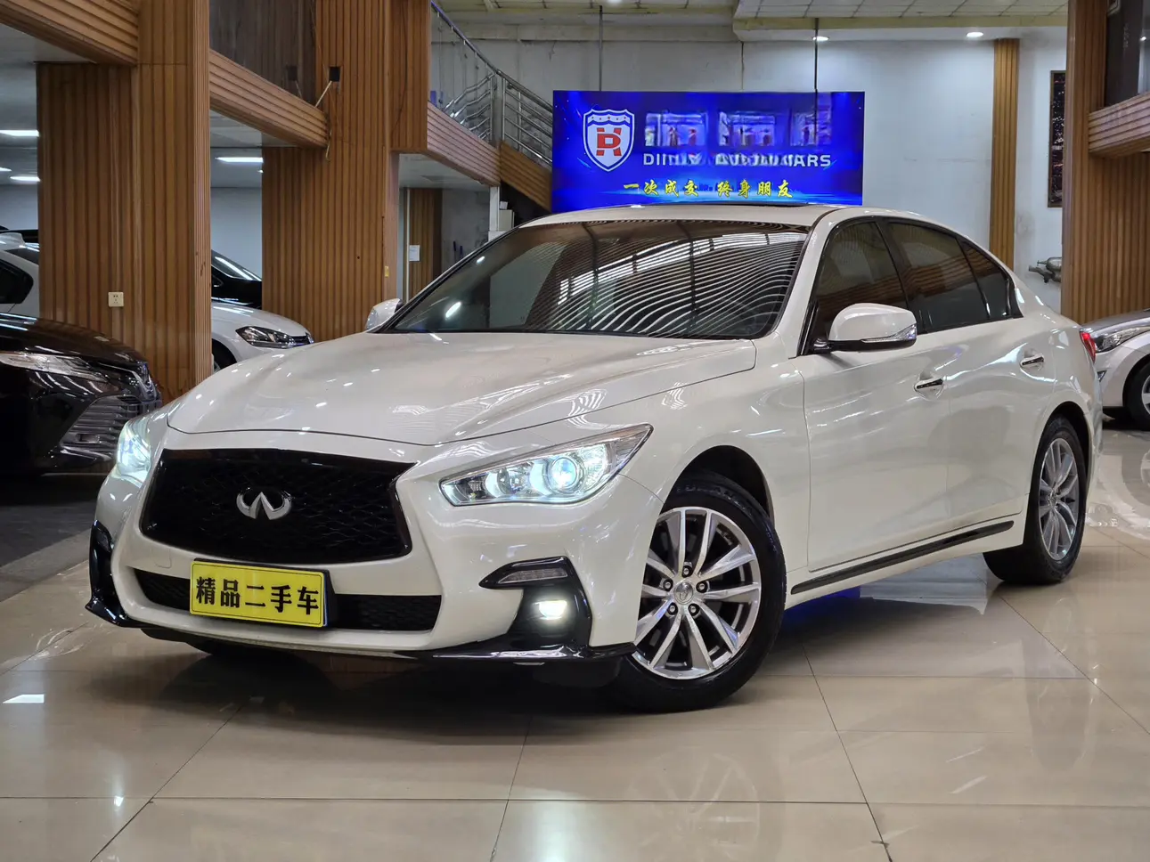 Infiniti Q50L