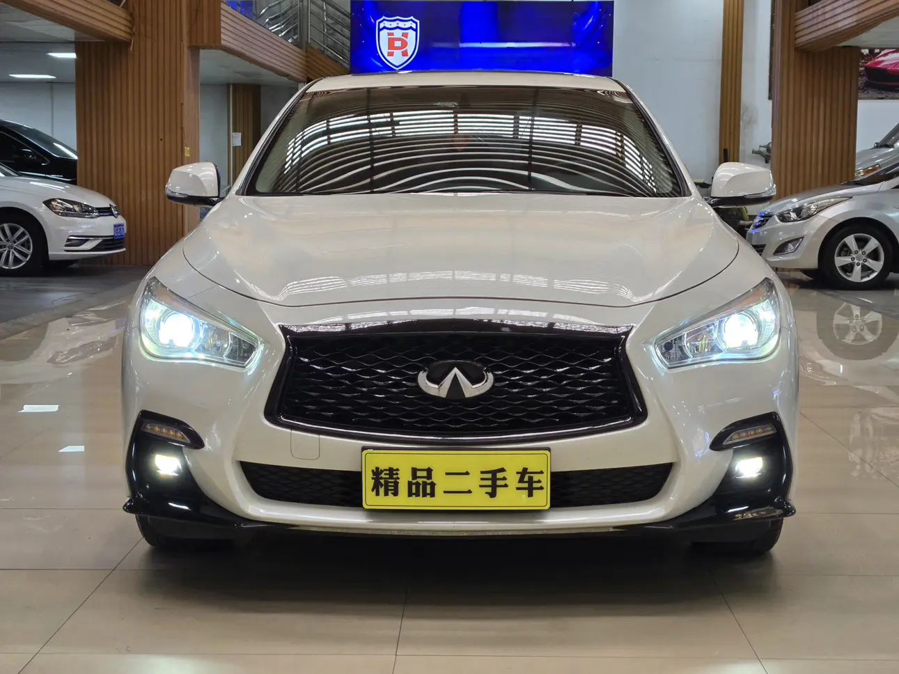 Infiniti Q50L