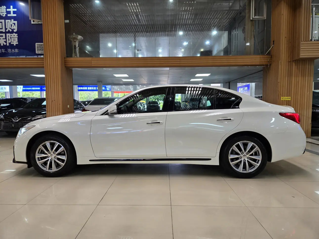 Infiniti Q50L