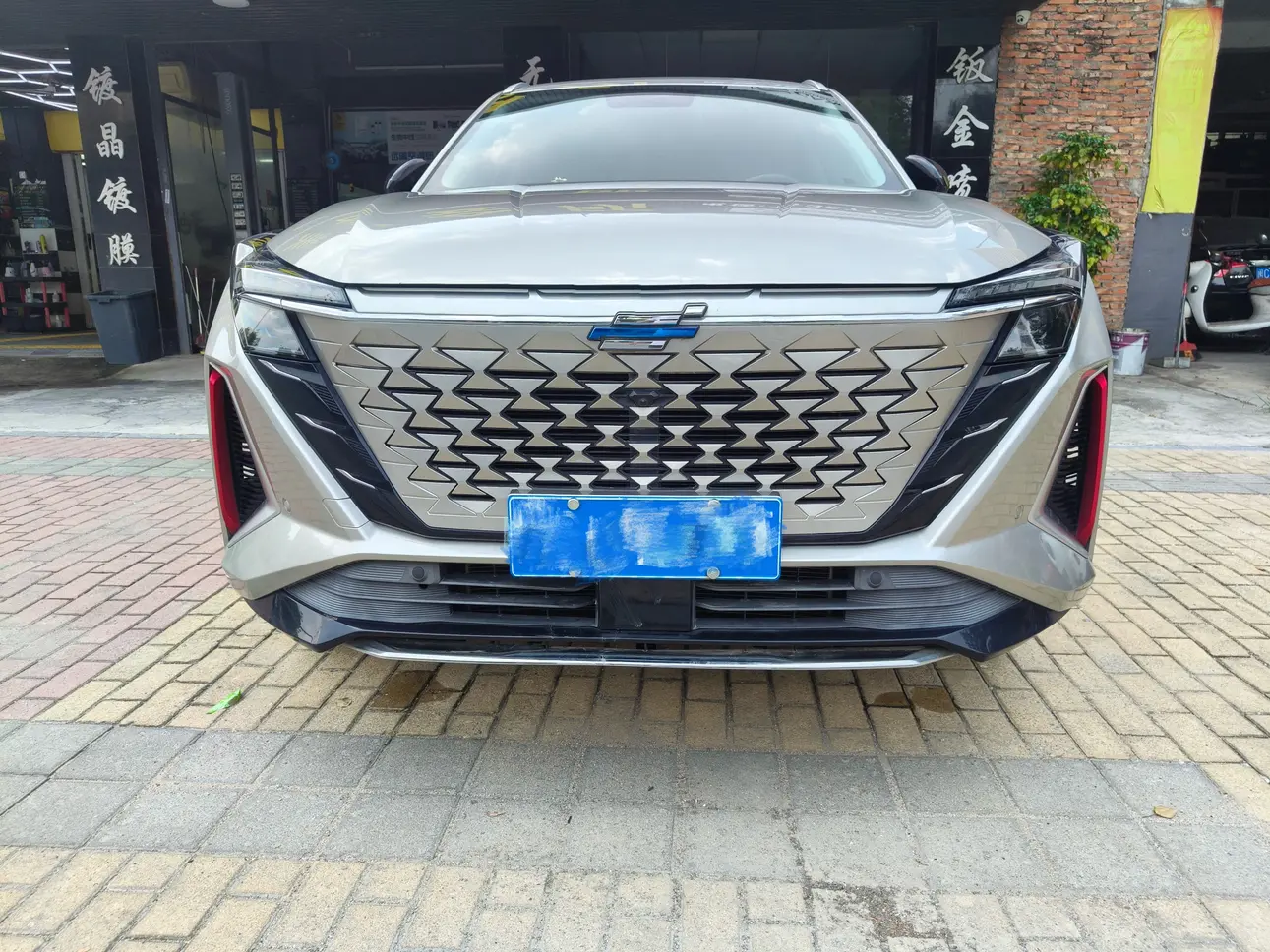 Oshan Changan Auchan Z6