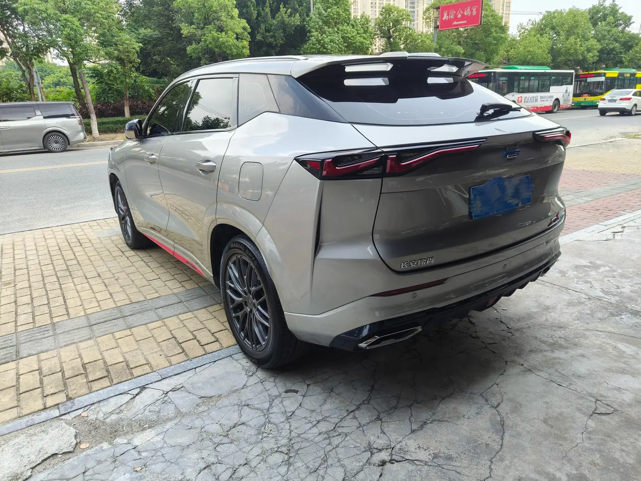 Oshan Changan Auchan Z6