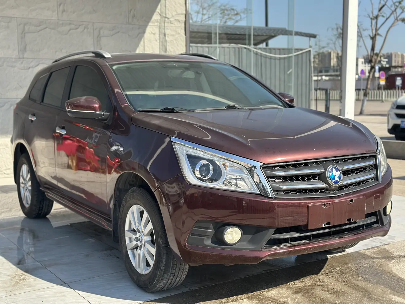 Kai Chen Venucia T70