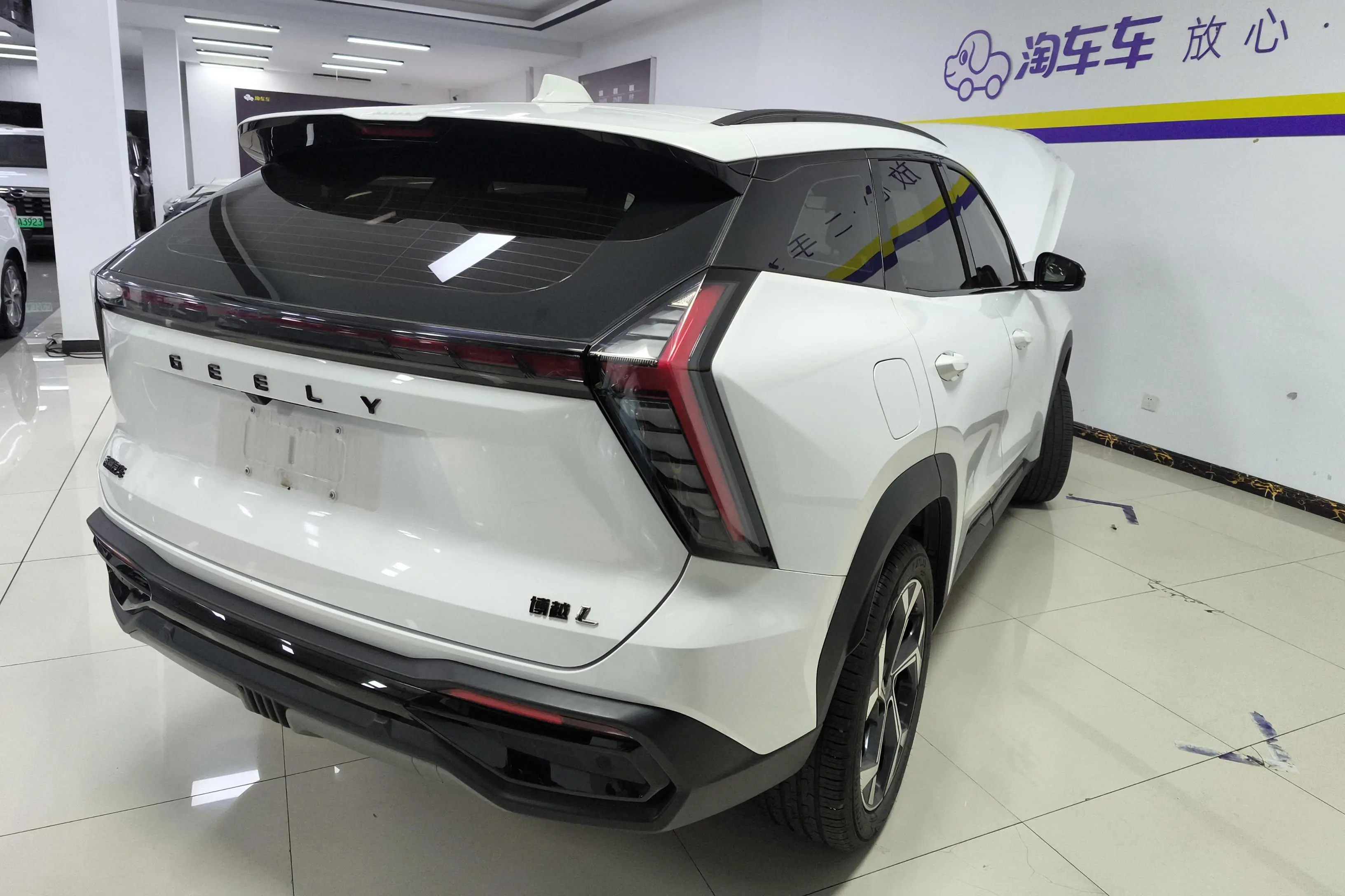 Geely Atlas L