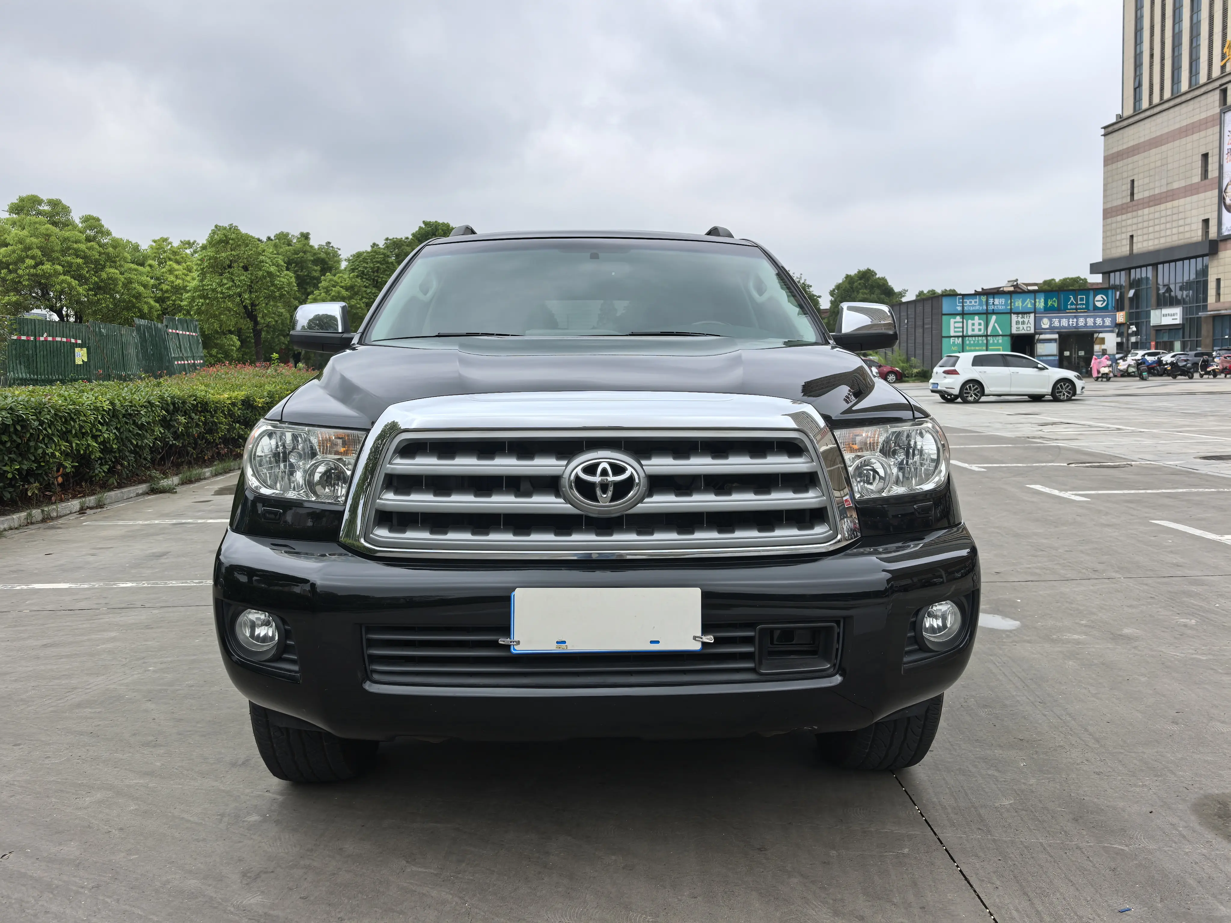 Toyota Sequoia  из Китая