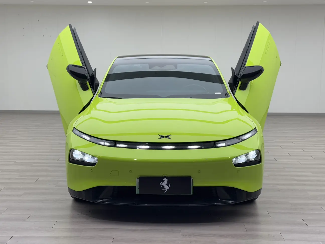 Xpeng P7  из Китая