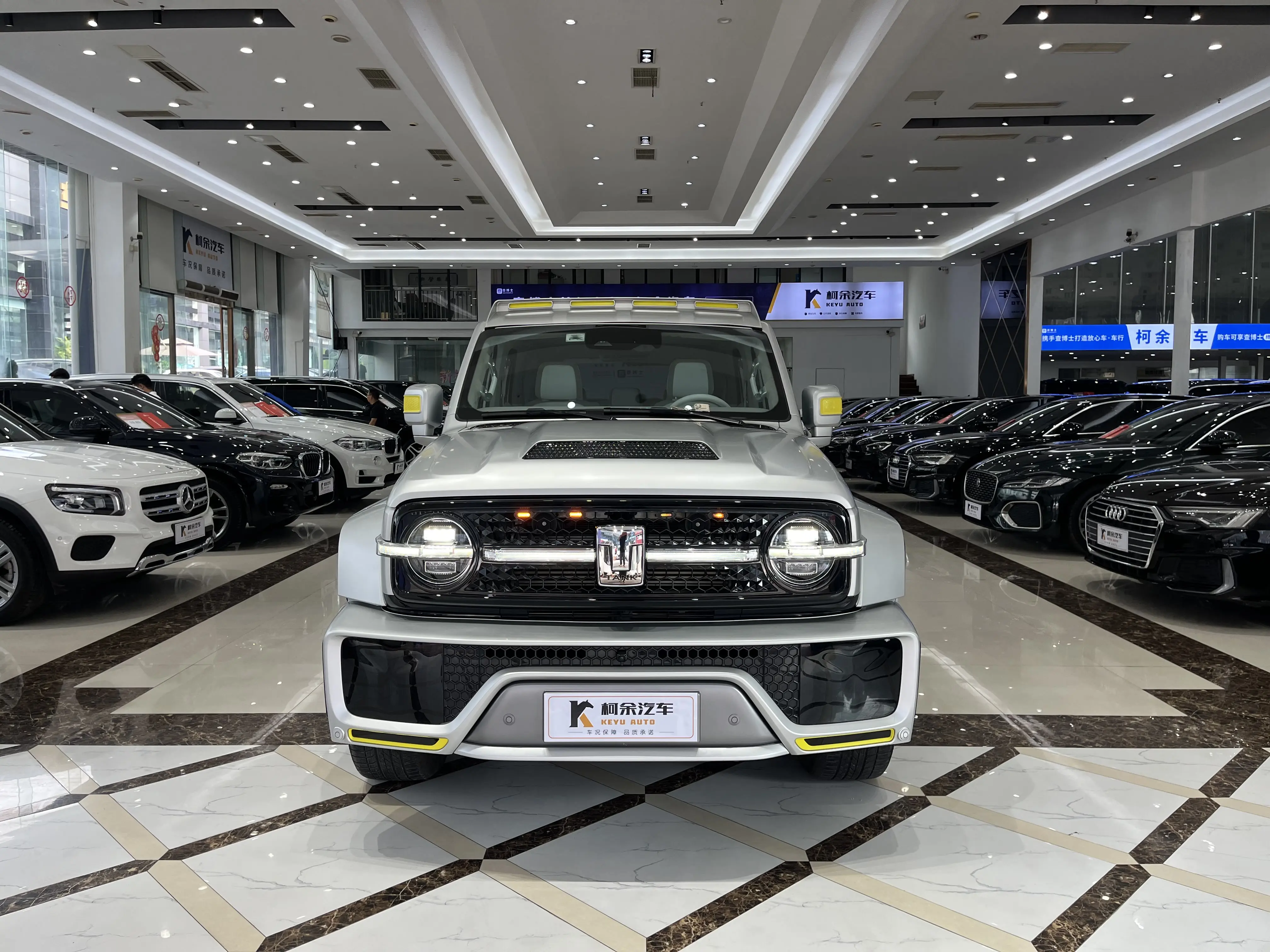 Tank Cyber  300  из Китая