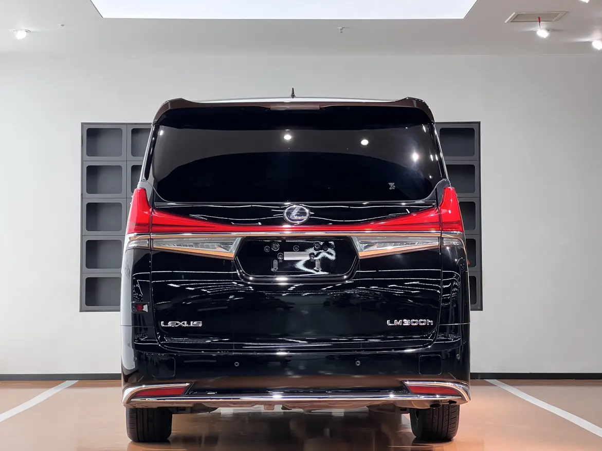 Lexus LM
