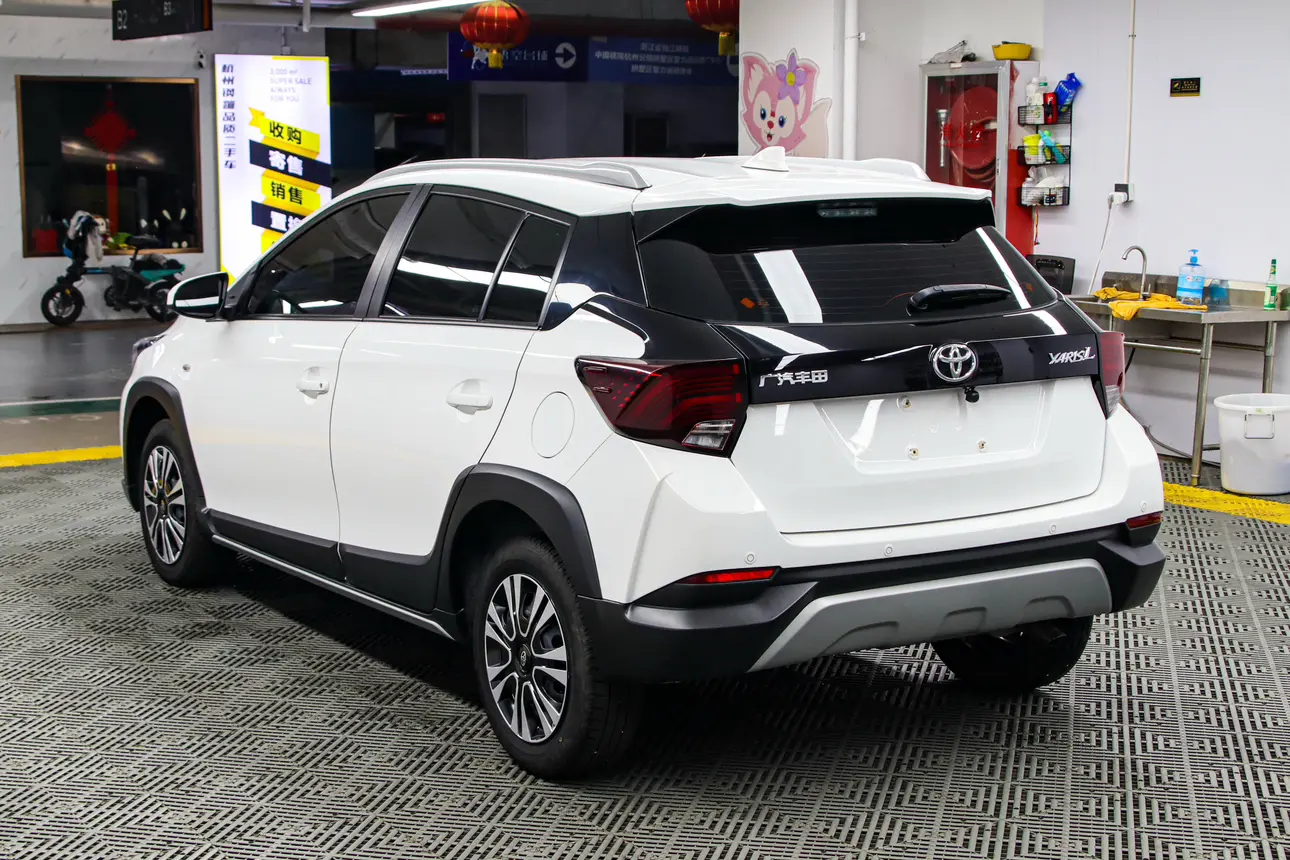 Toyota YARiS L to dazzle