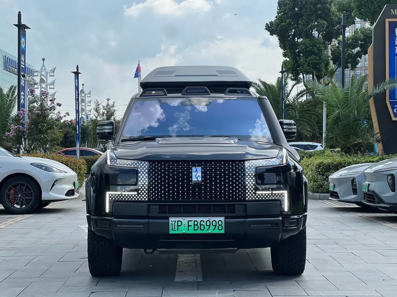 BYD Yangwang U8  из Китая