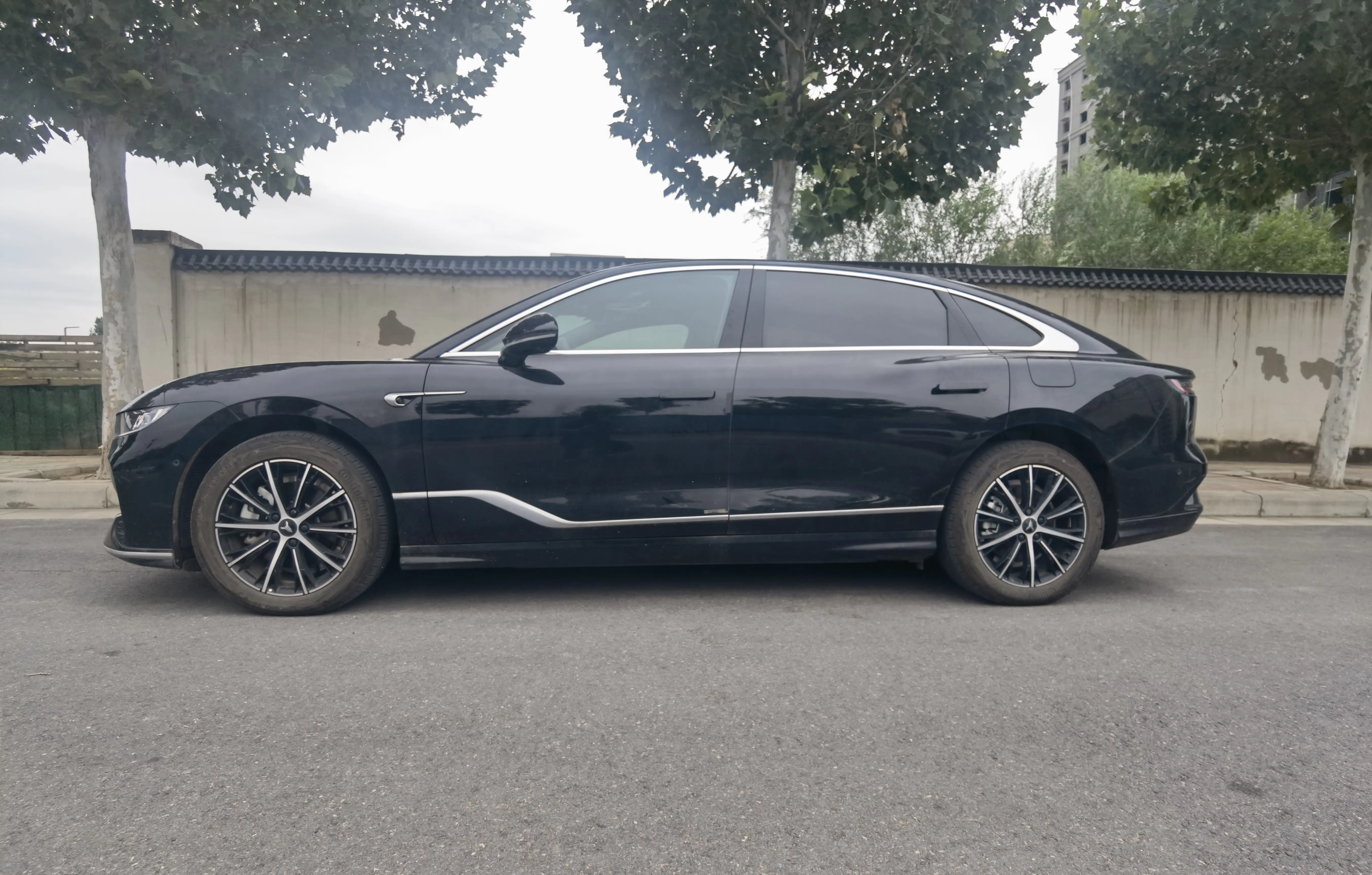 Voyah Passion PHEV  из Китая