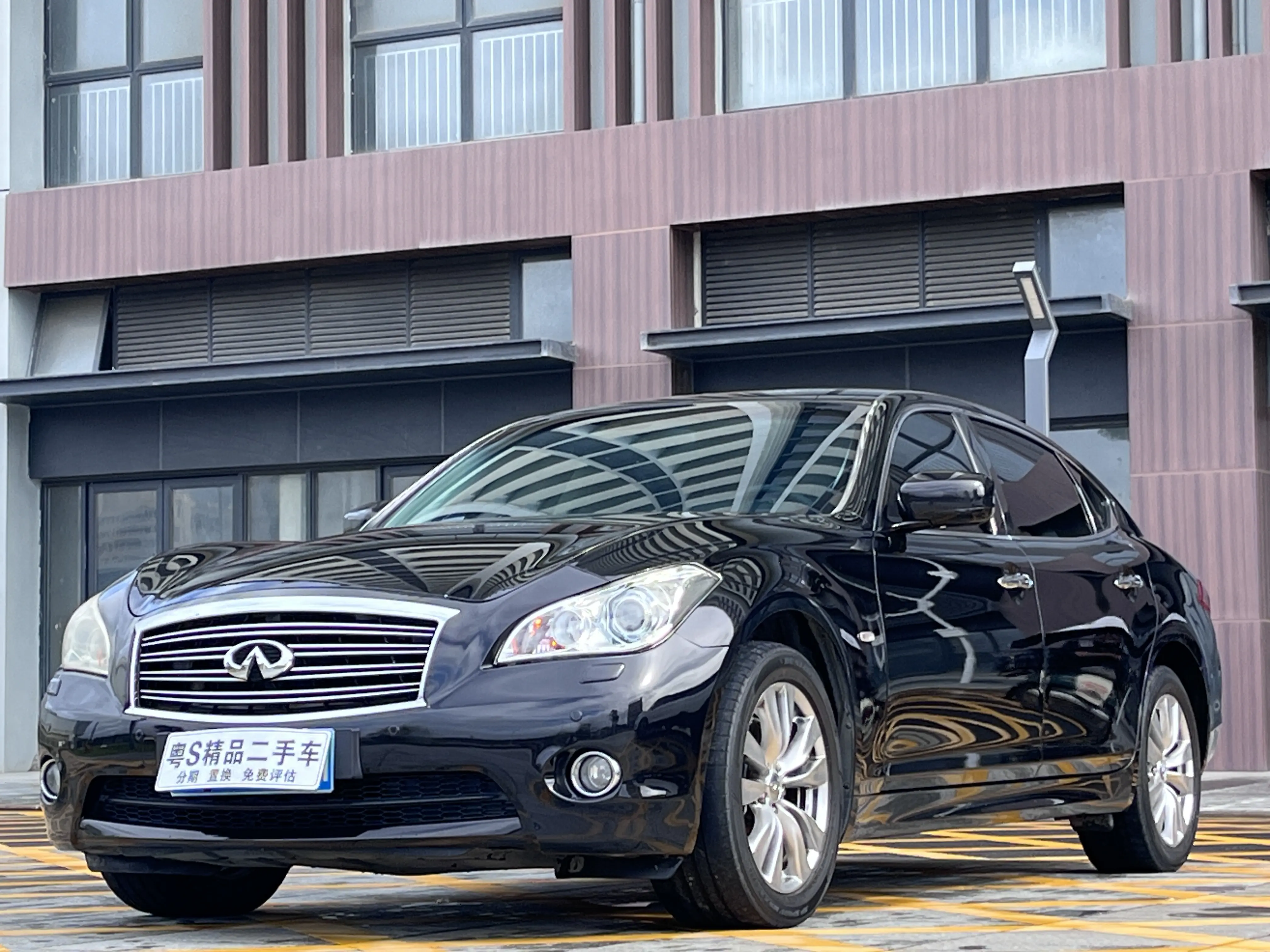 Infiniti M Series