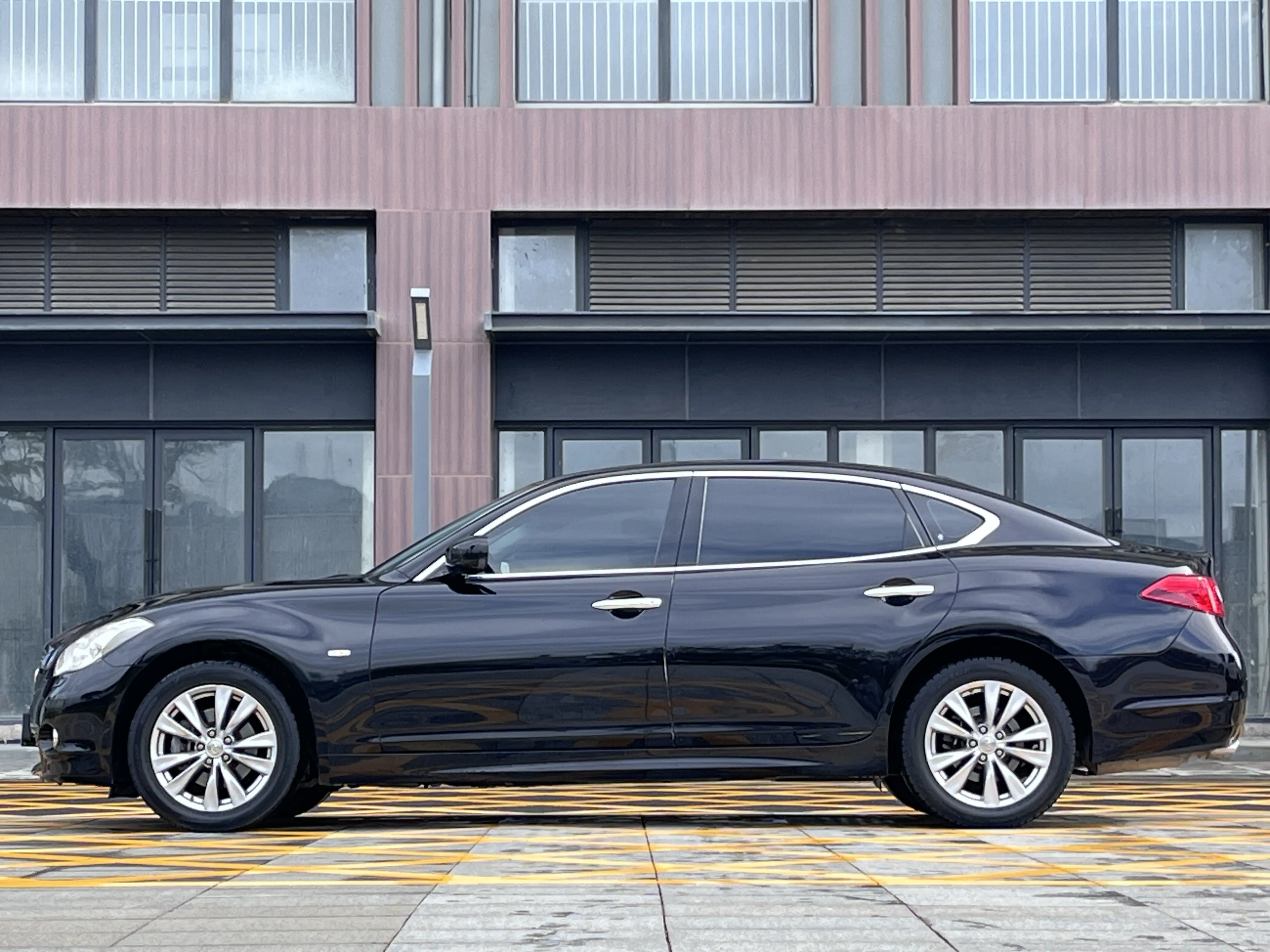 Infiniti M Series