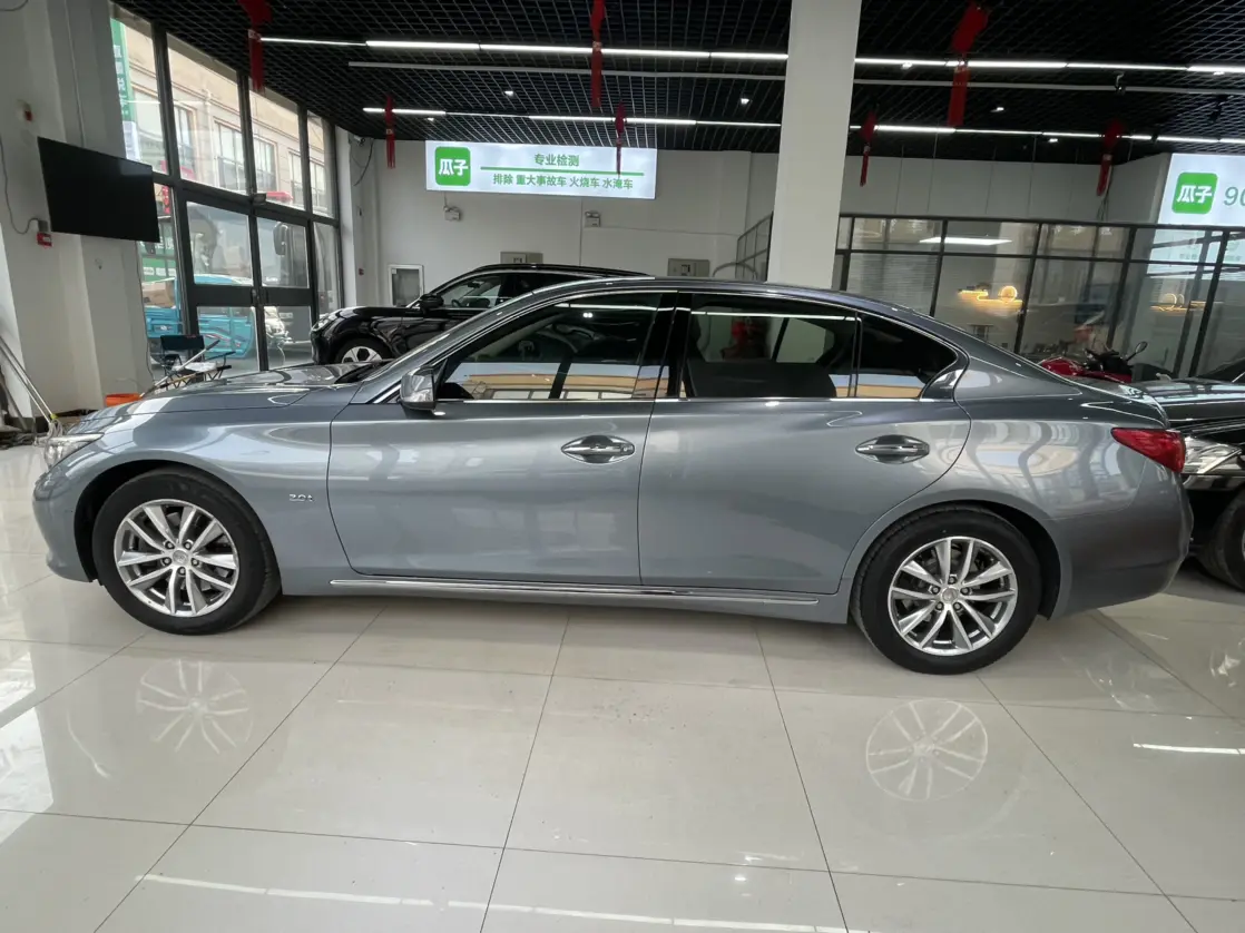 Infiniti Q50L
