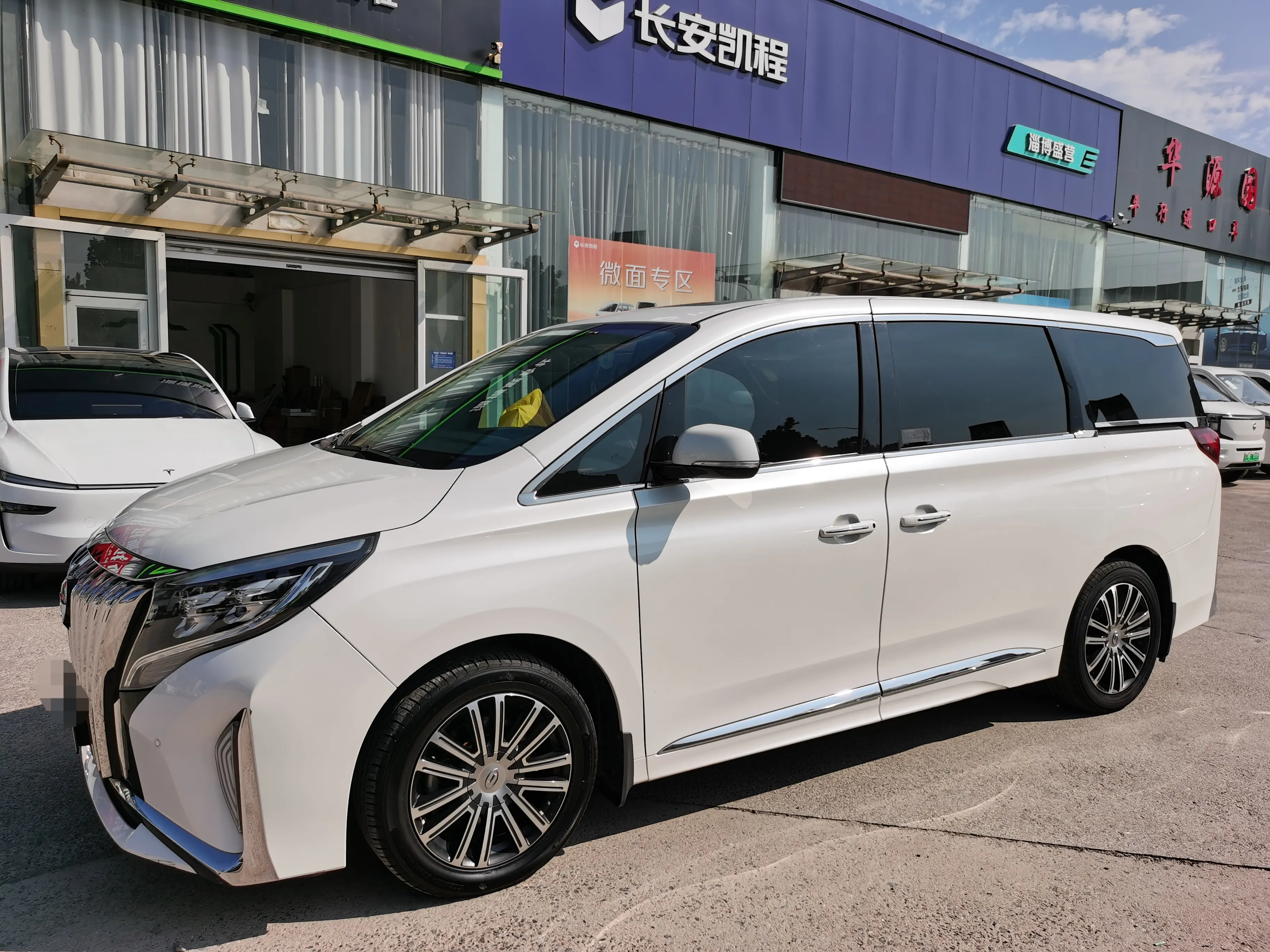 GAC Trumpchi M8  из Китая