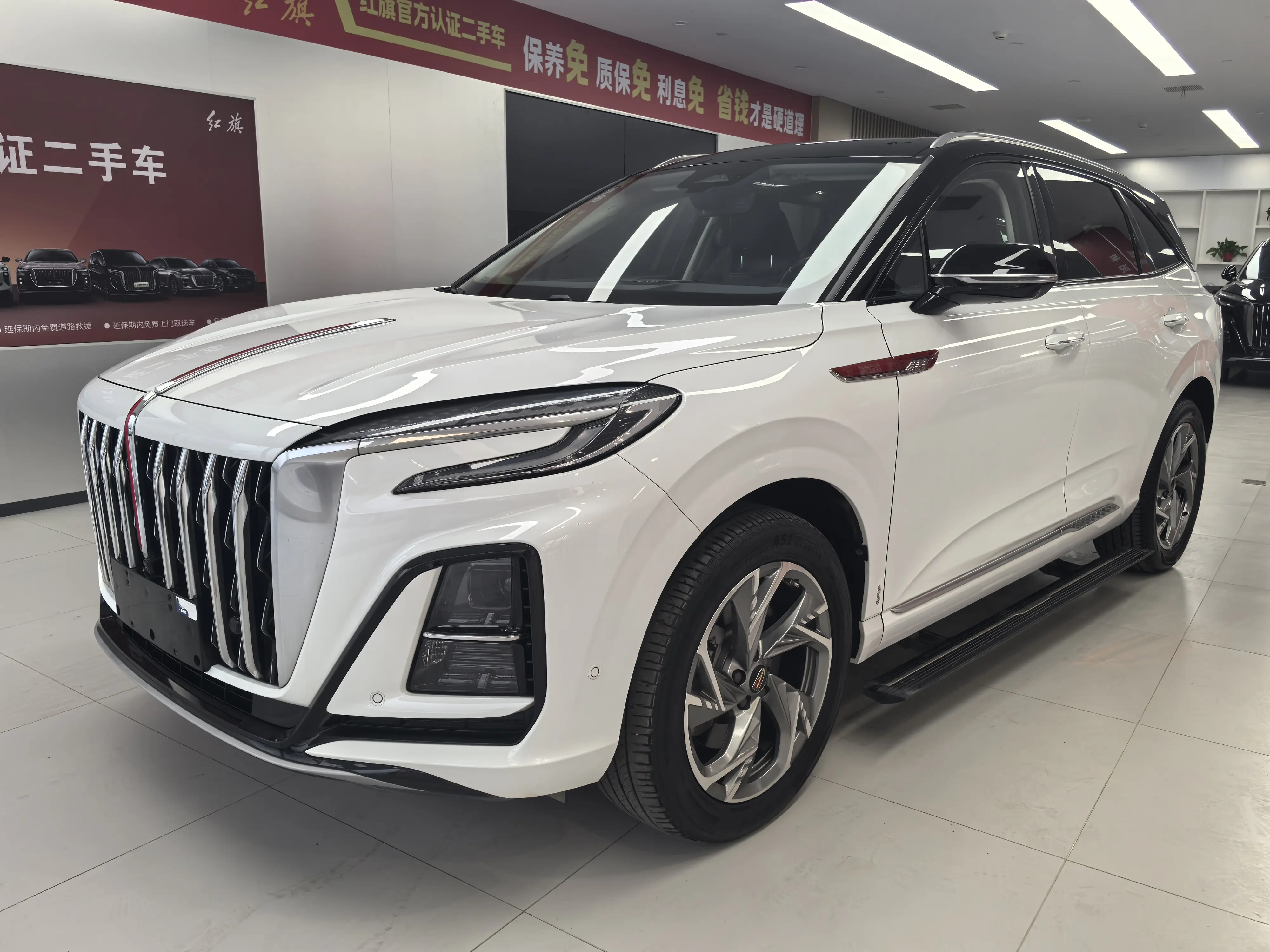 Hongqi HS3  из Китая