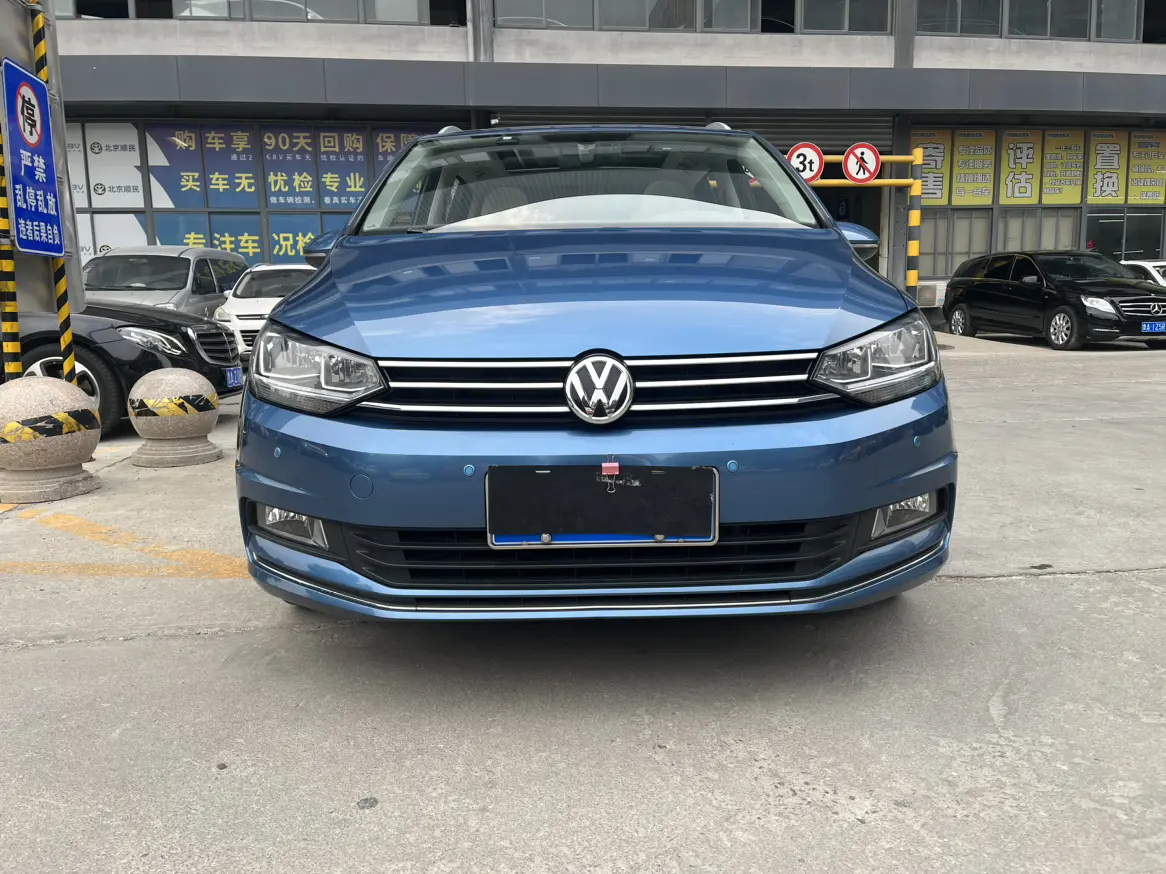 Volkswagen Touran L  из Китая