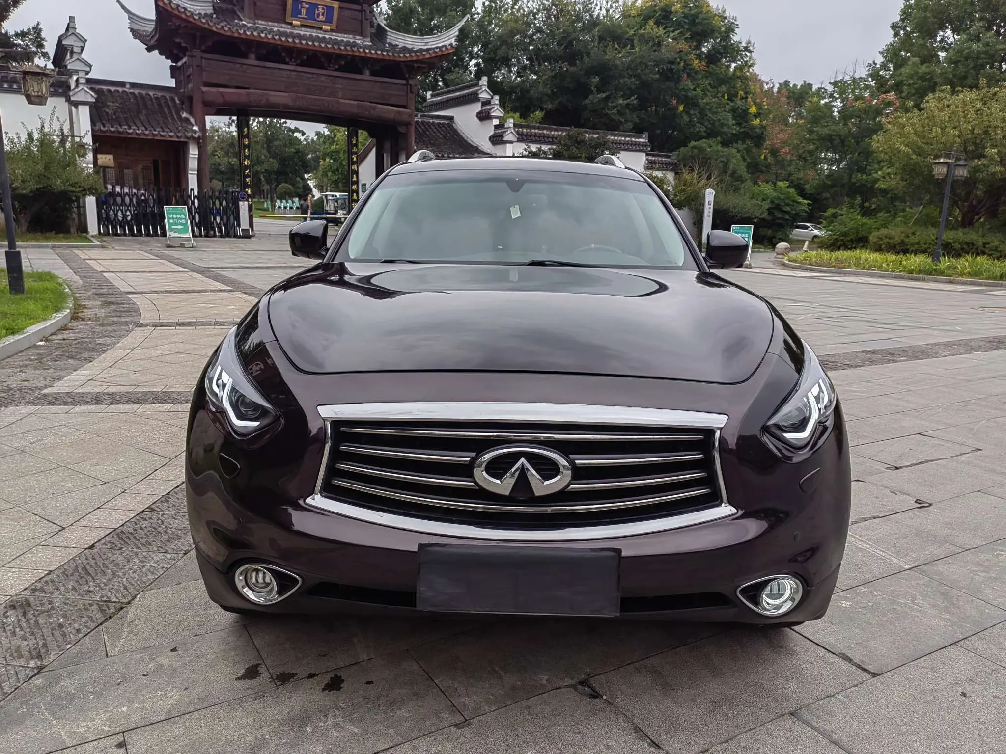 Infiniti QX70