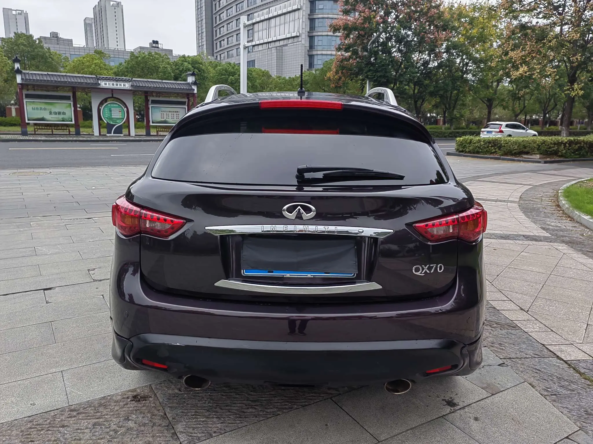 Infiniti QX70