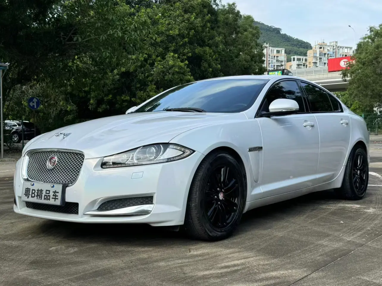 Jaguar XF