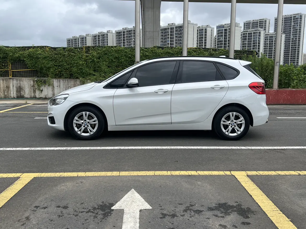 BMW 2 series station wagon