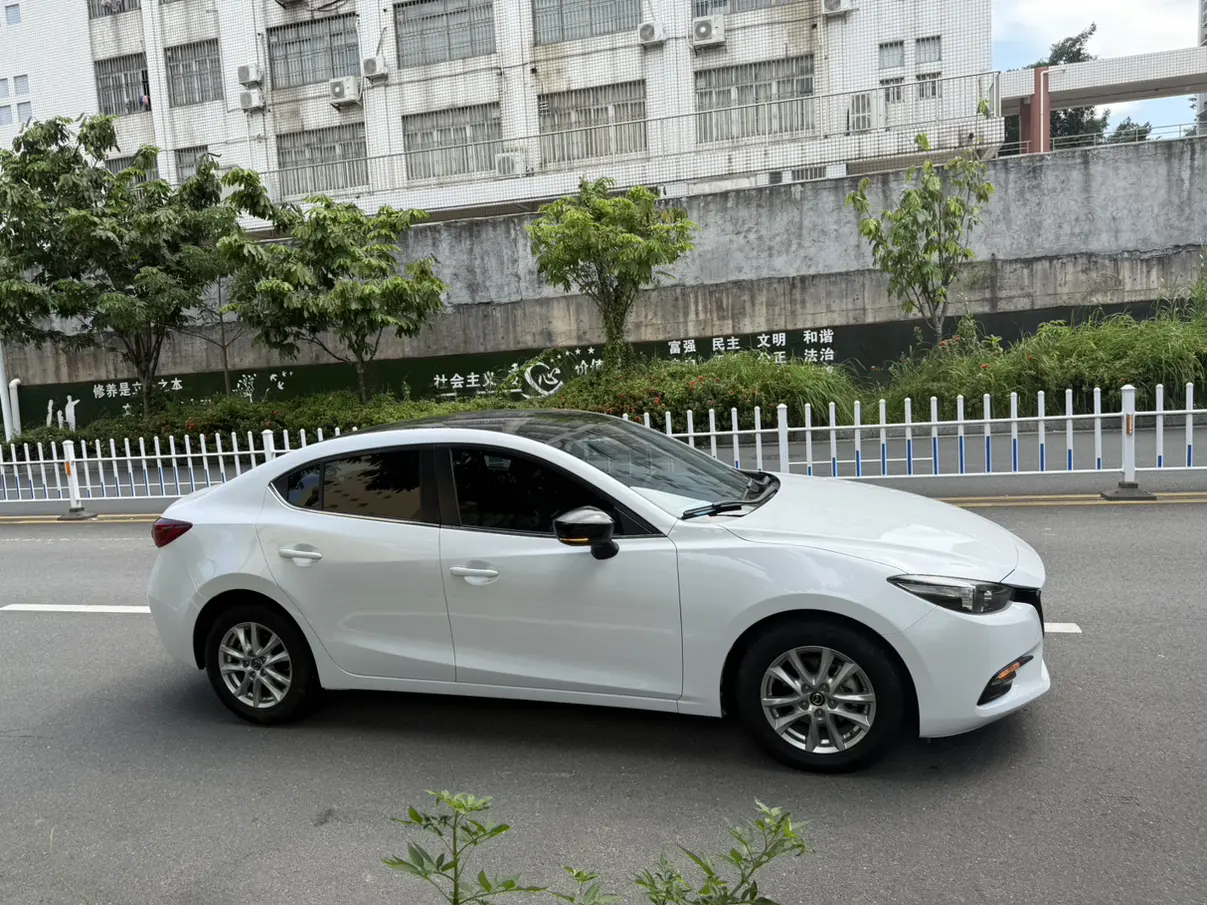 Mazda 3 Angkesela