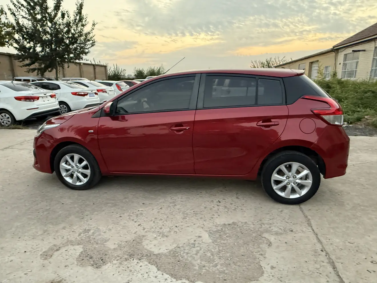 Toyota YARiS L to dazzle