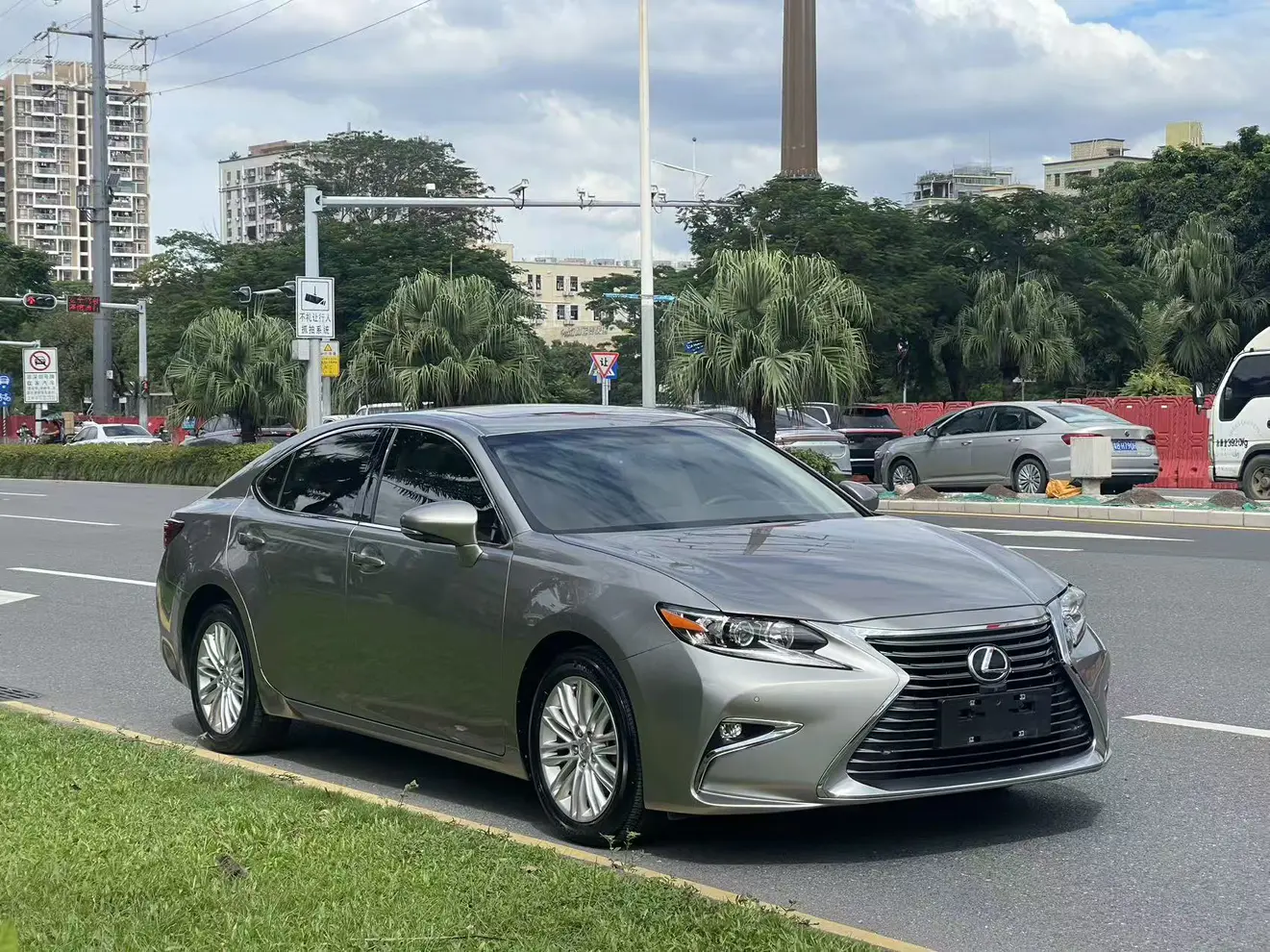 Lexus ES