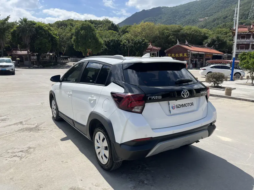 Toyota YARiS L to dazzle