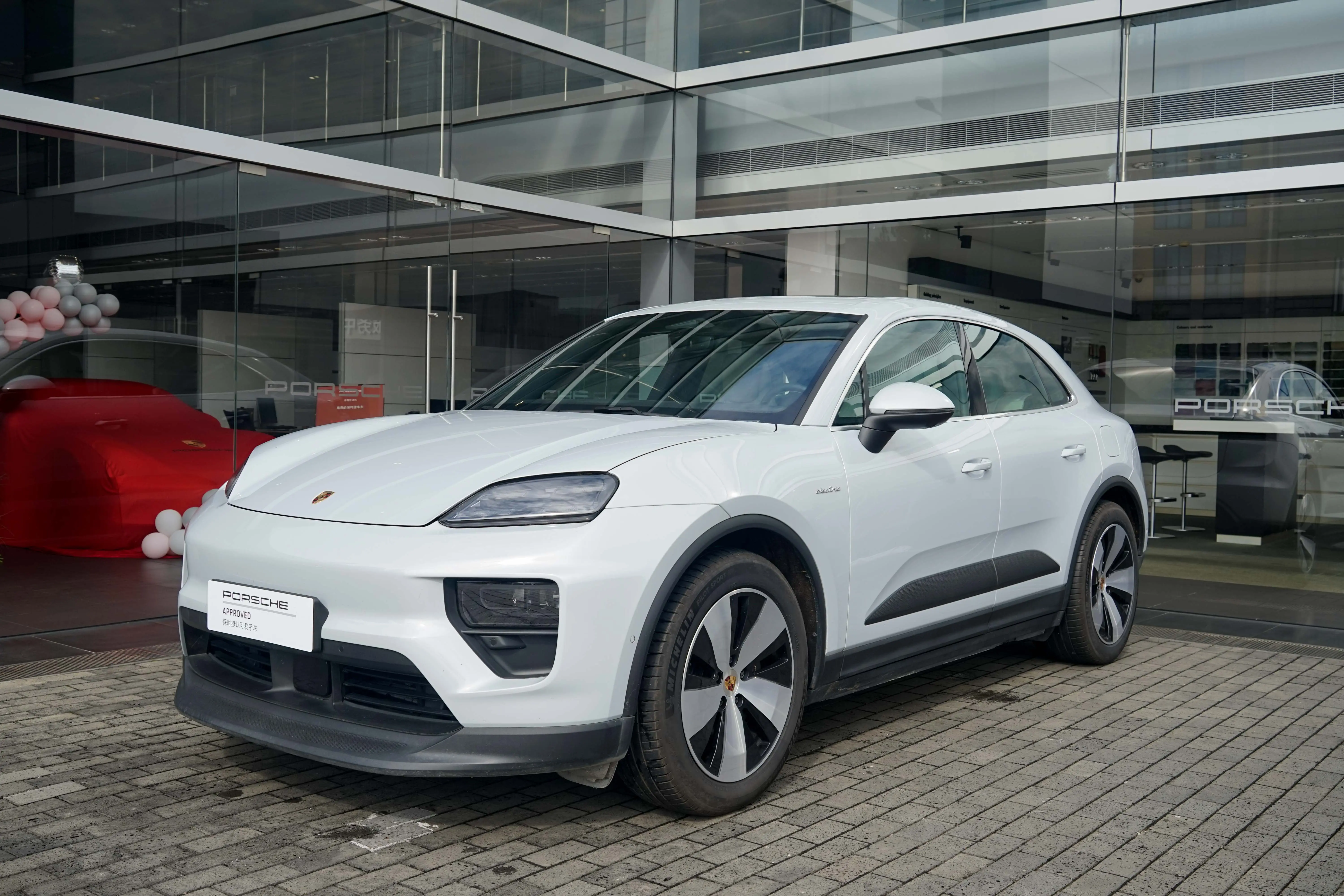 Porsche Macan EV