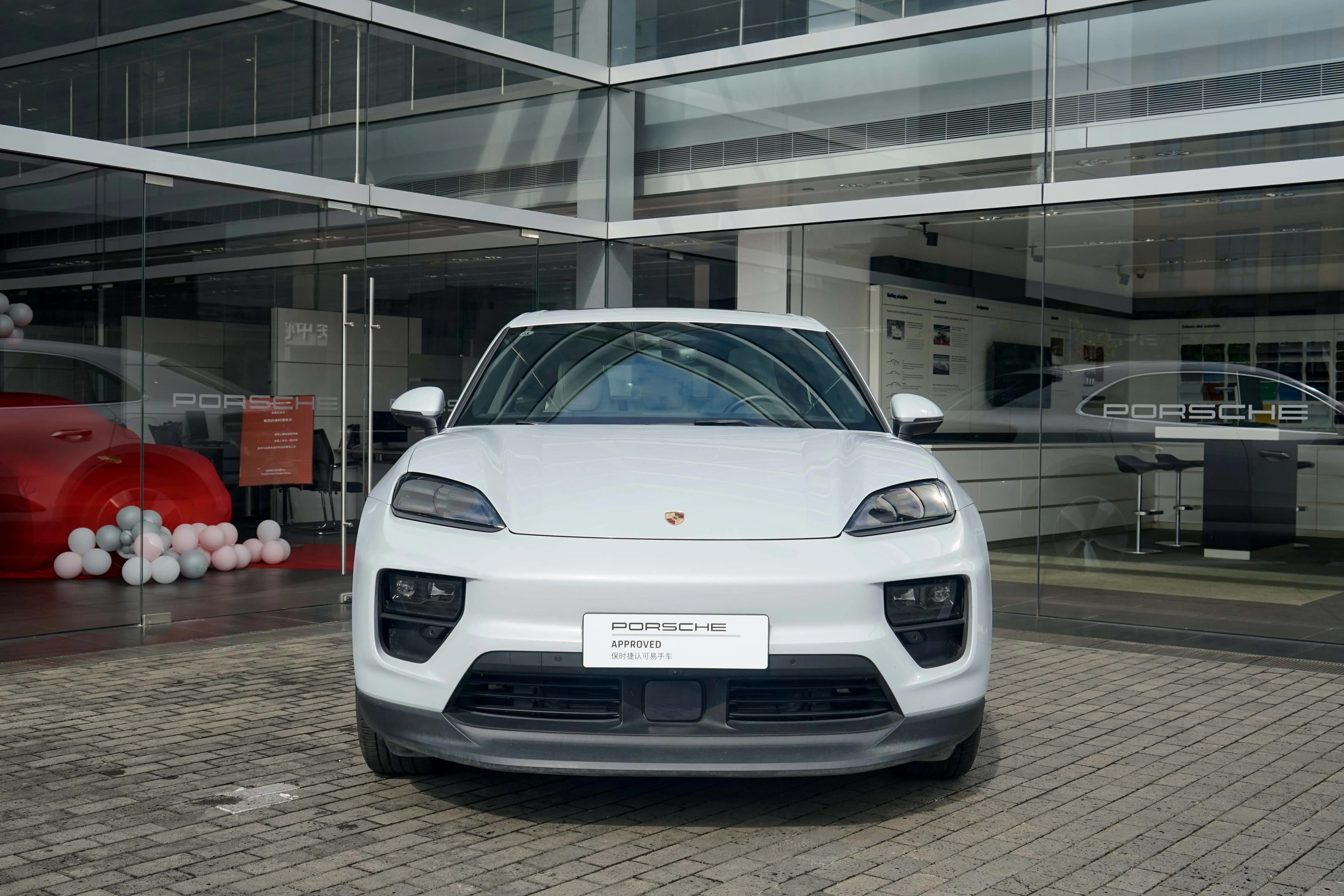 Porsche Macan EV