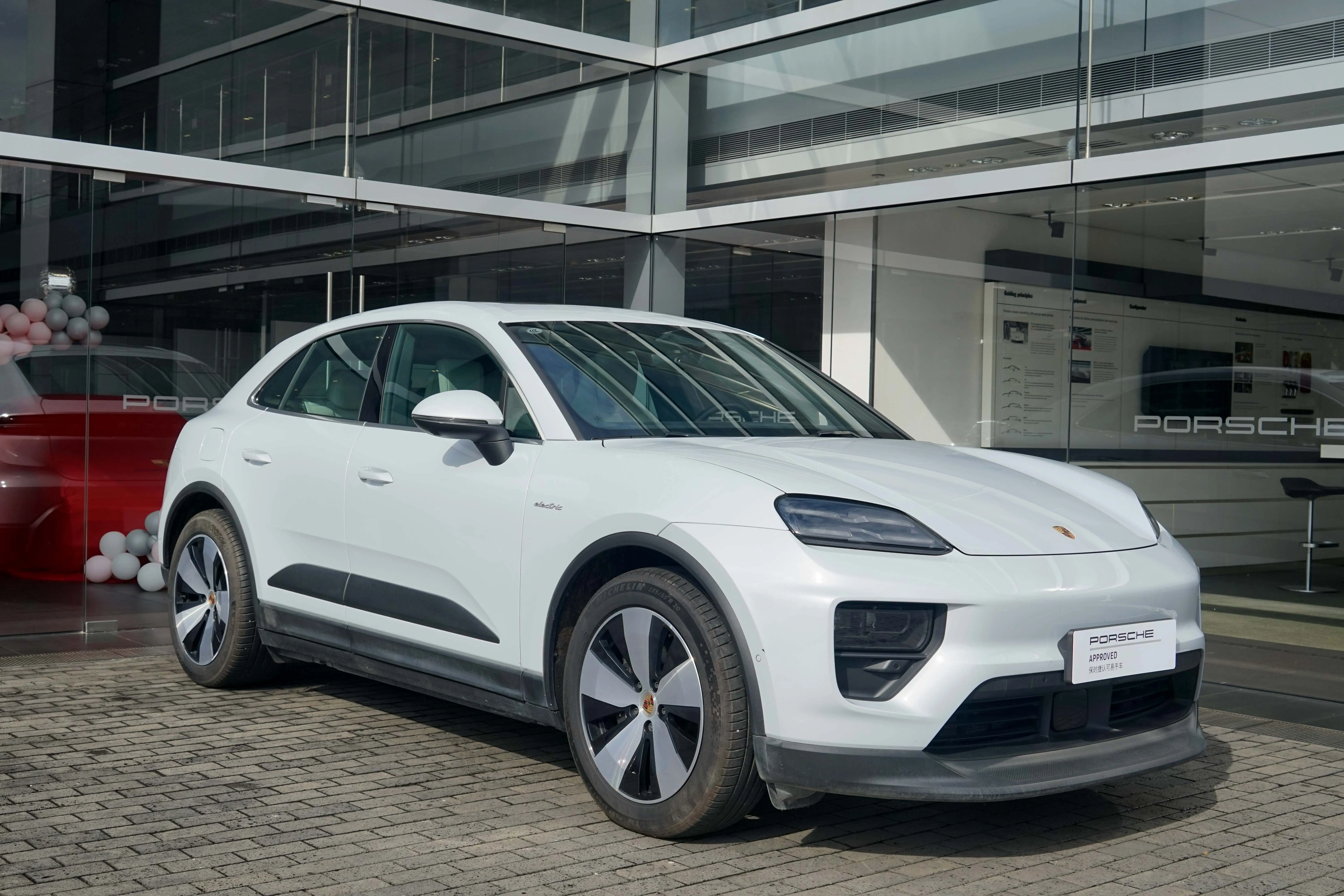 Porsche Macan EV