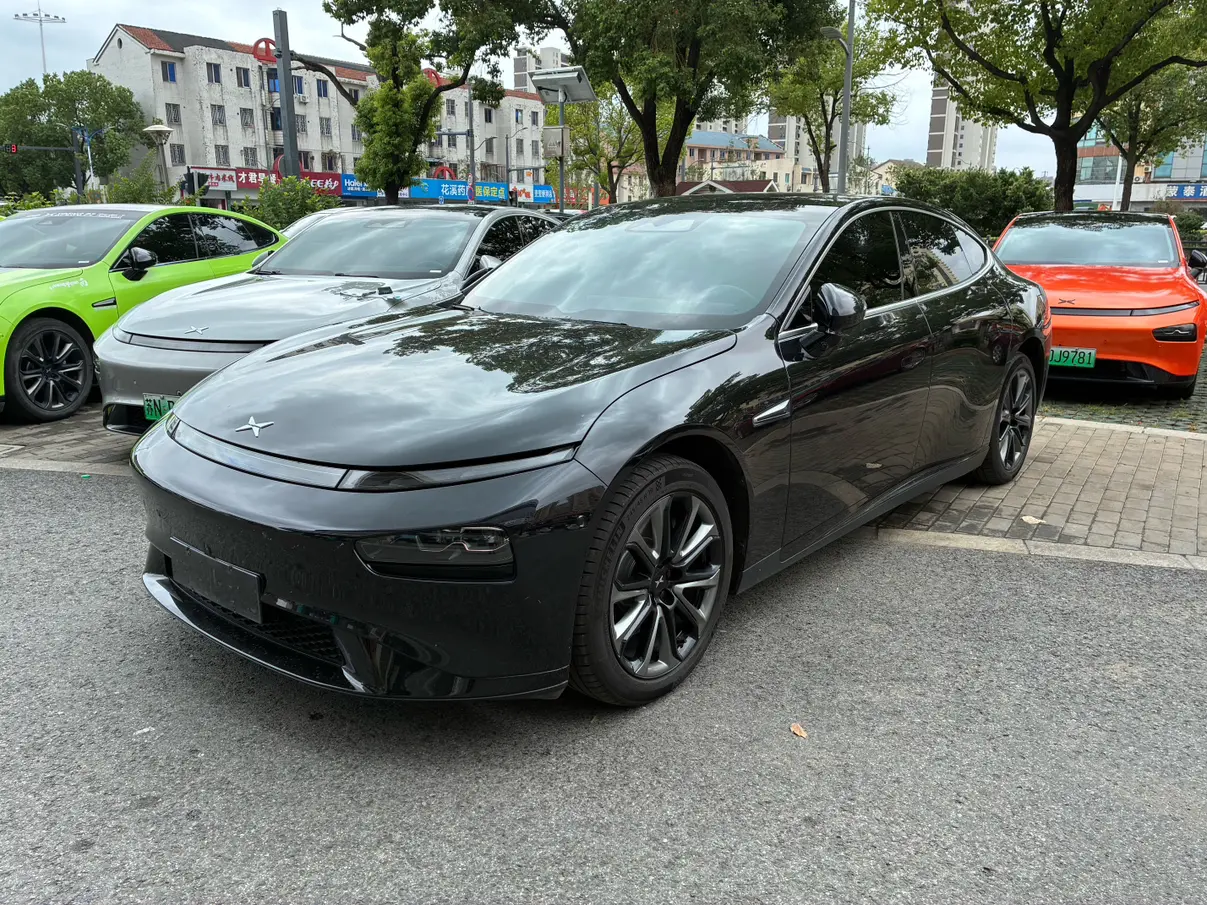 Xpeng P7  из Китая