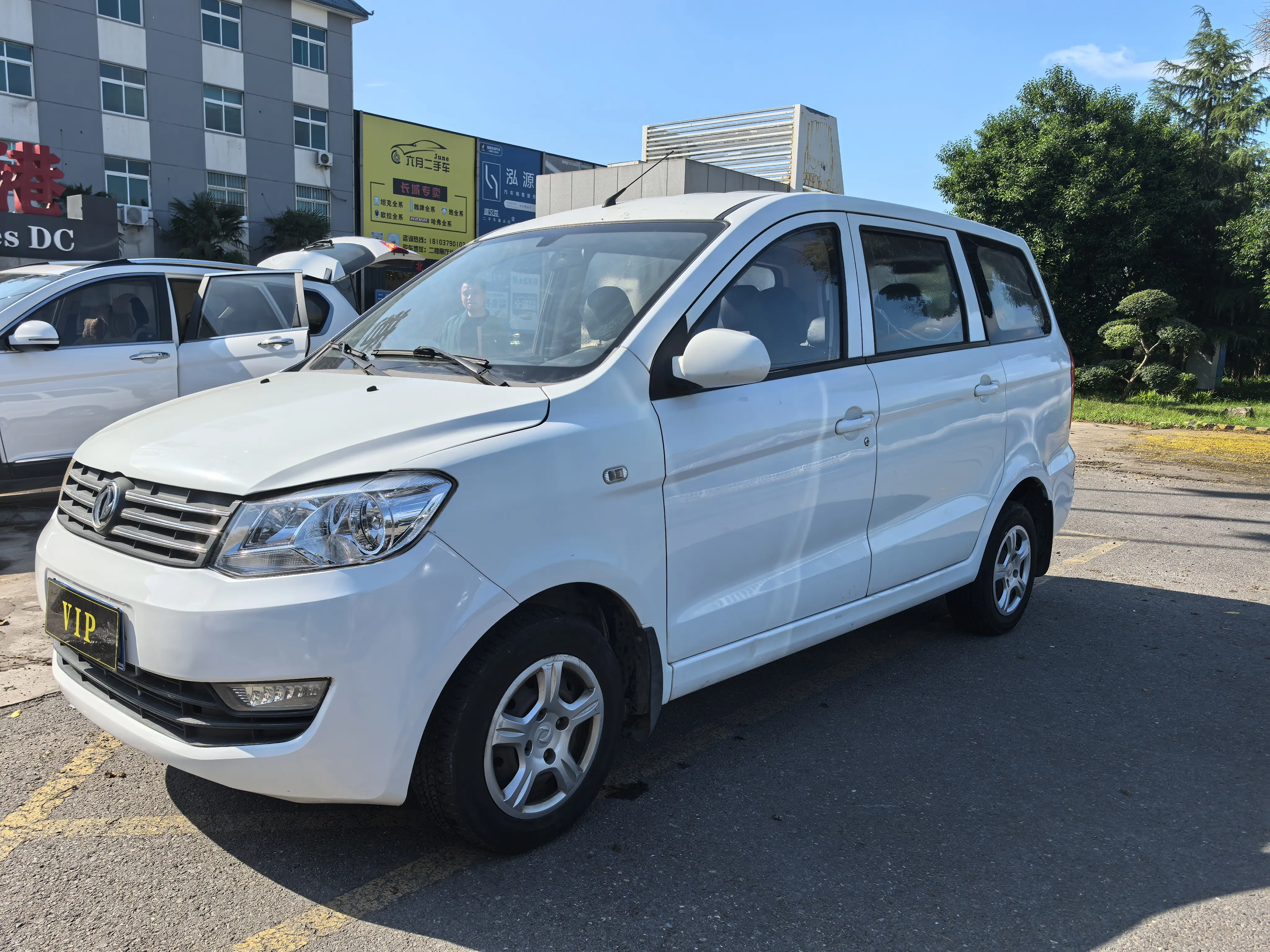 Dongfeng Fengon 330  из Китая