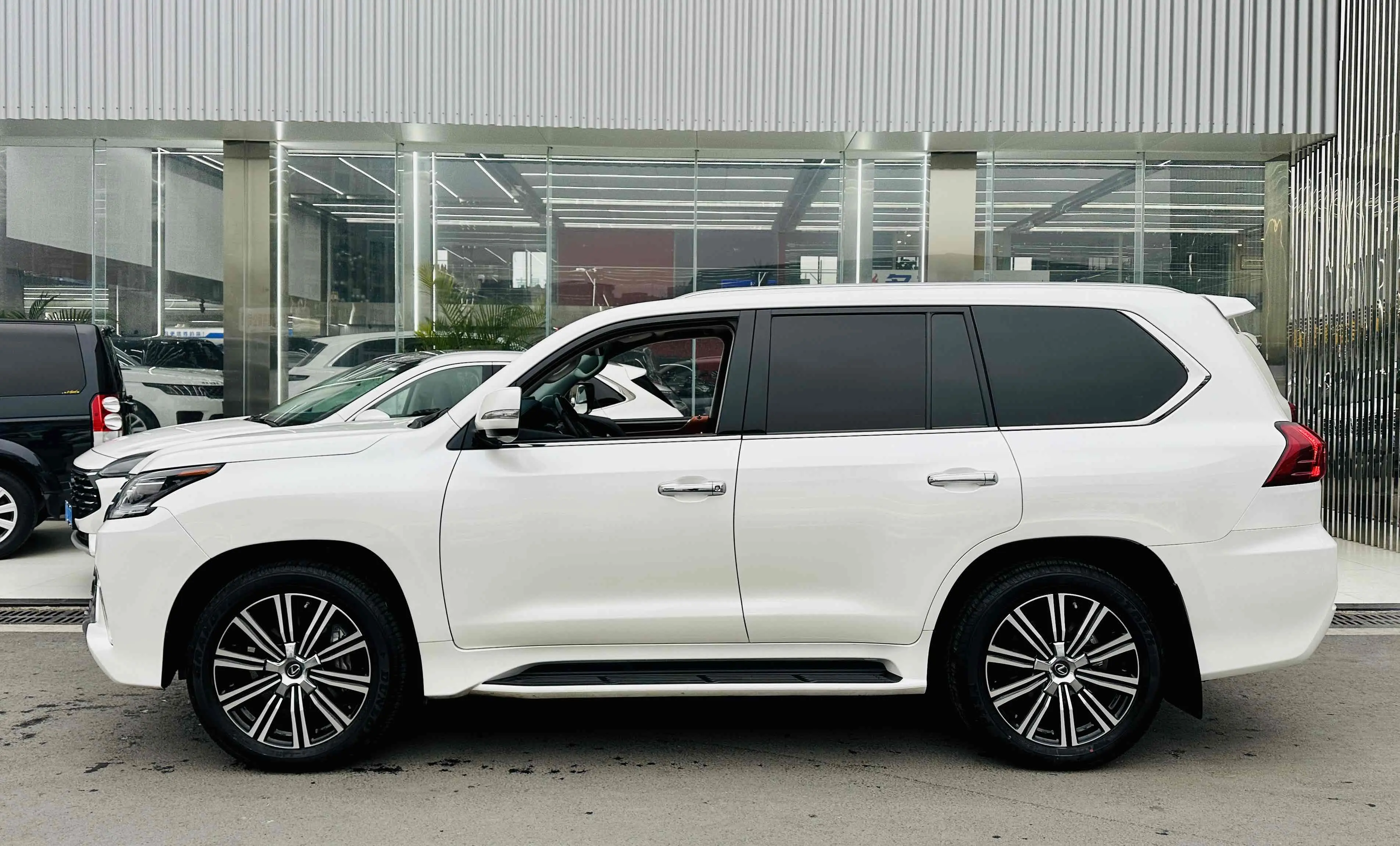 Lexus LX