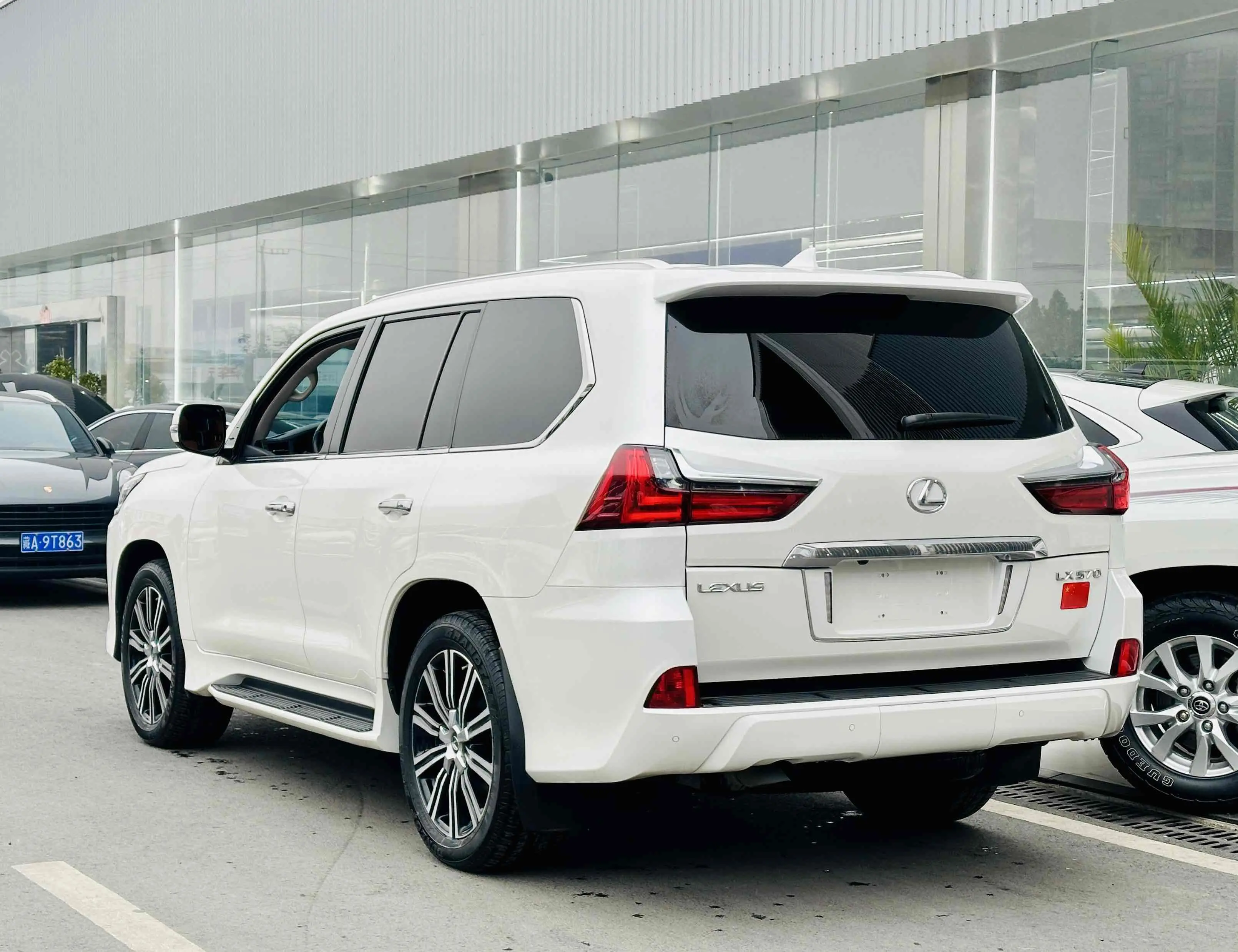 Lexus LX