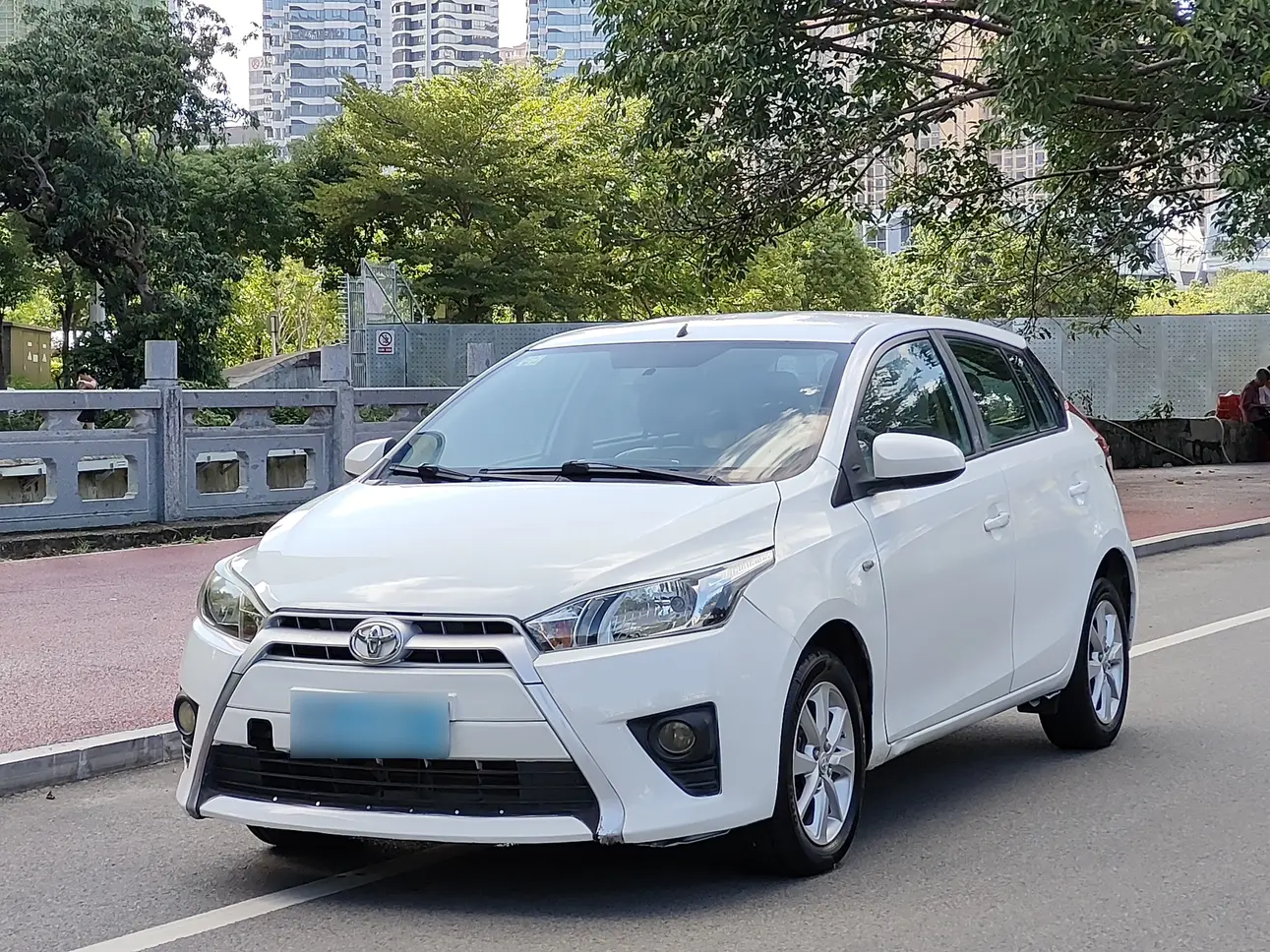 Toyota YARiS L to dazzle