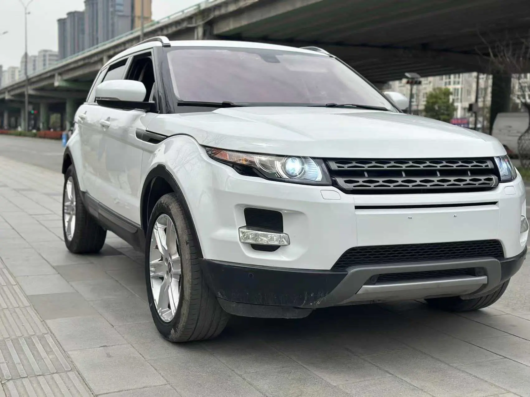Land Rover Range Rover Evoque (imported)