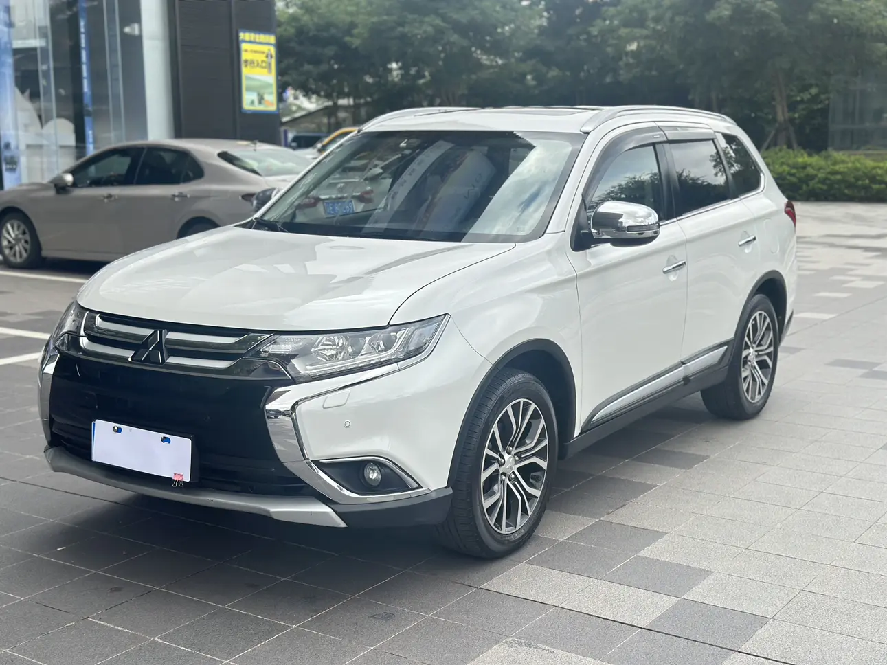 Mitsubishi Outlander (imported)