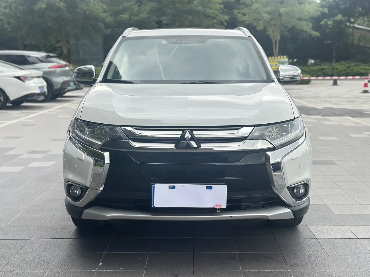 Mitsubishi Outlander (imported)