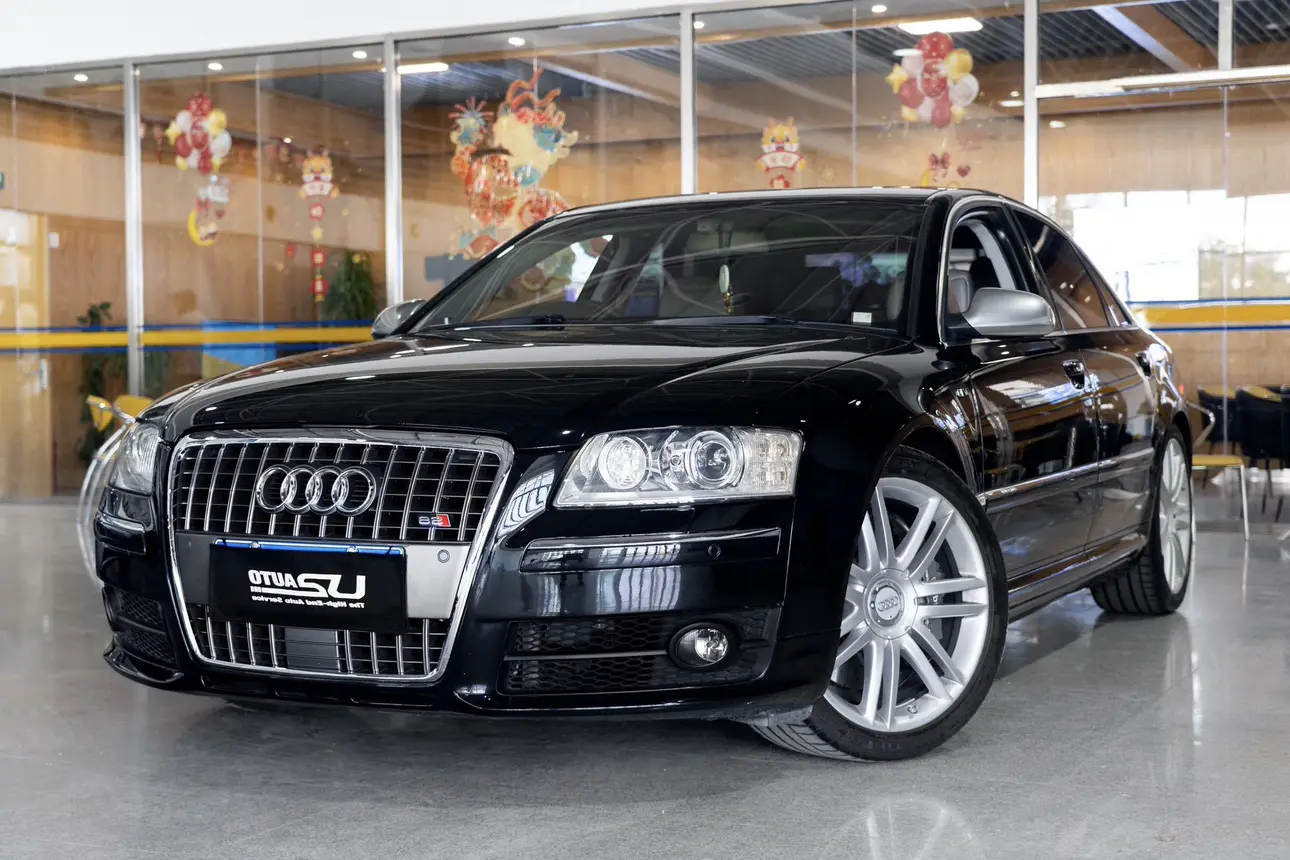 Audi S8  из Китая