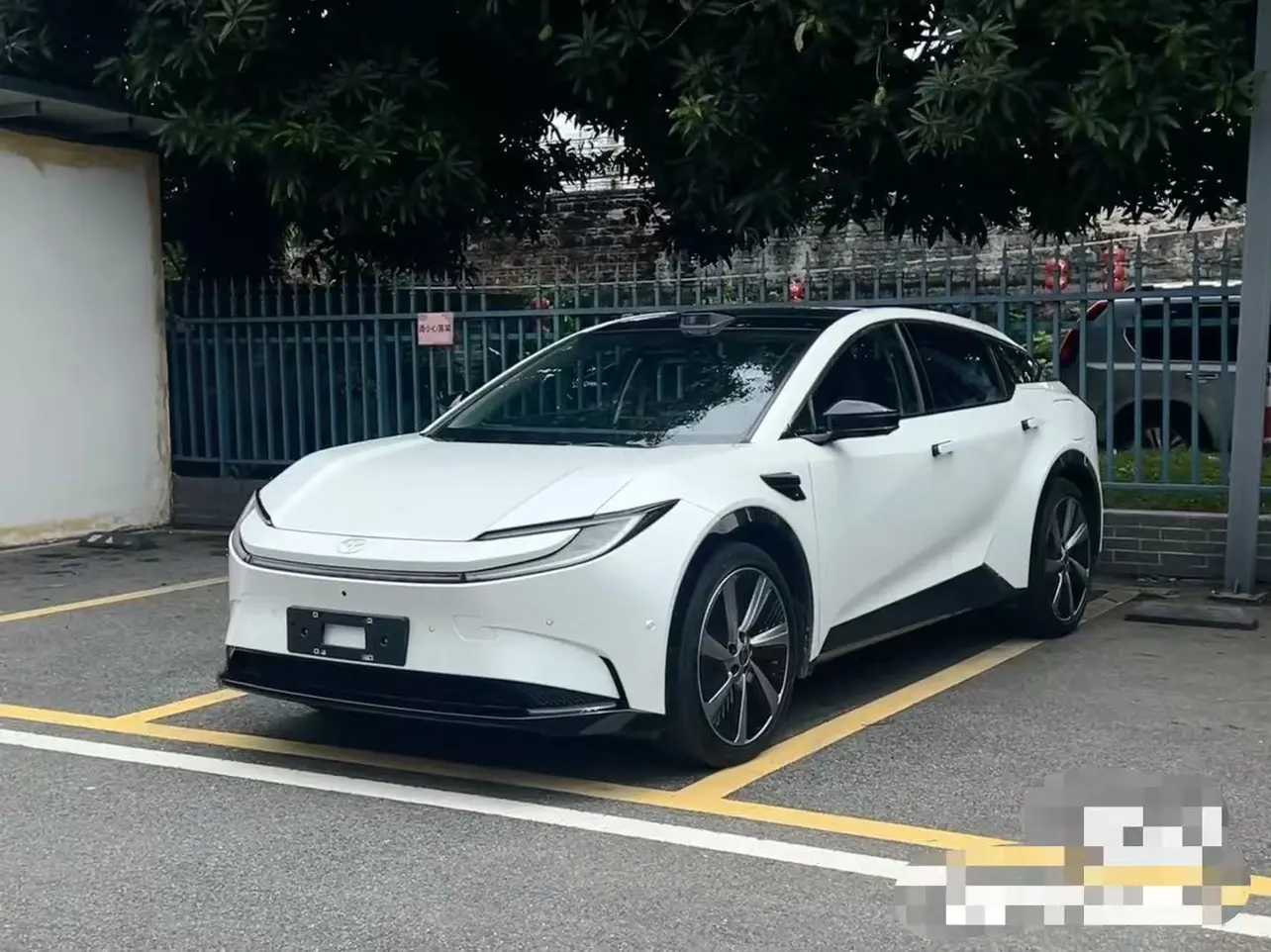 Toyota FAW  bZ5  из Китая