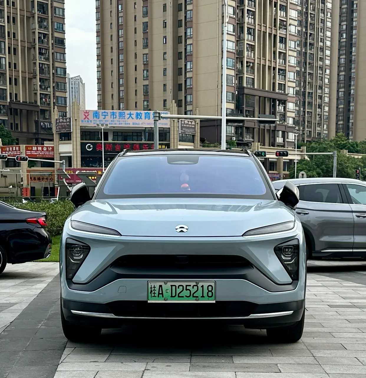 NIO ES6