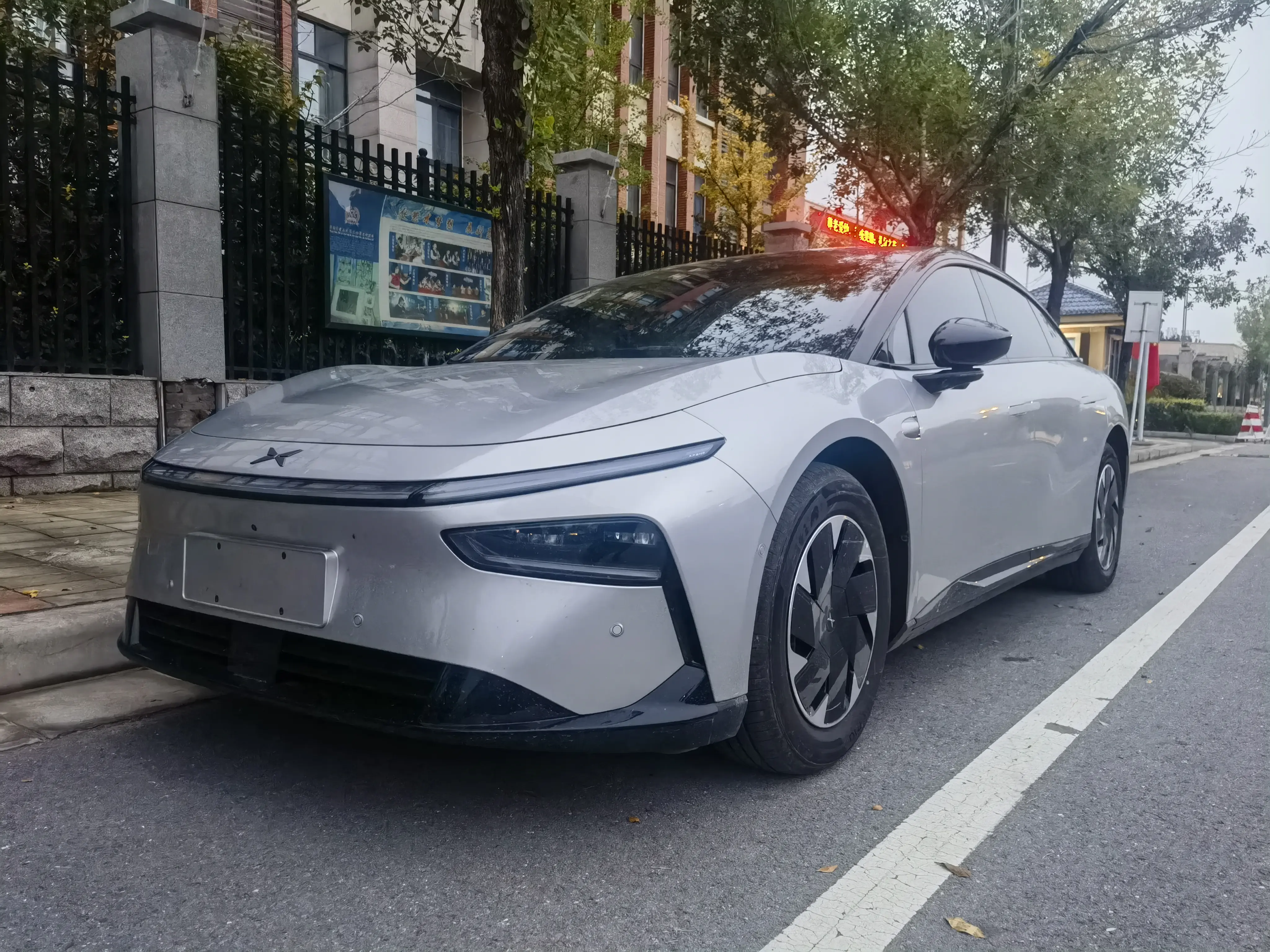 Xpeng P7+  из Китая